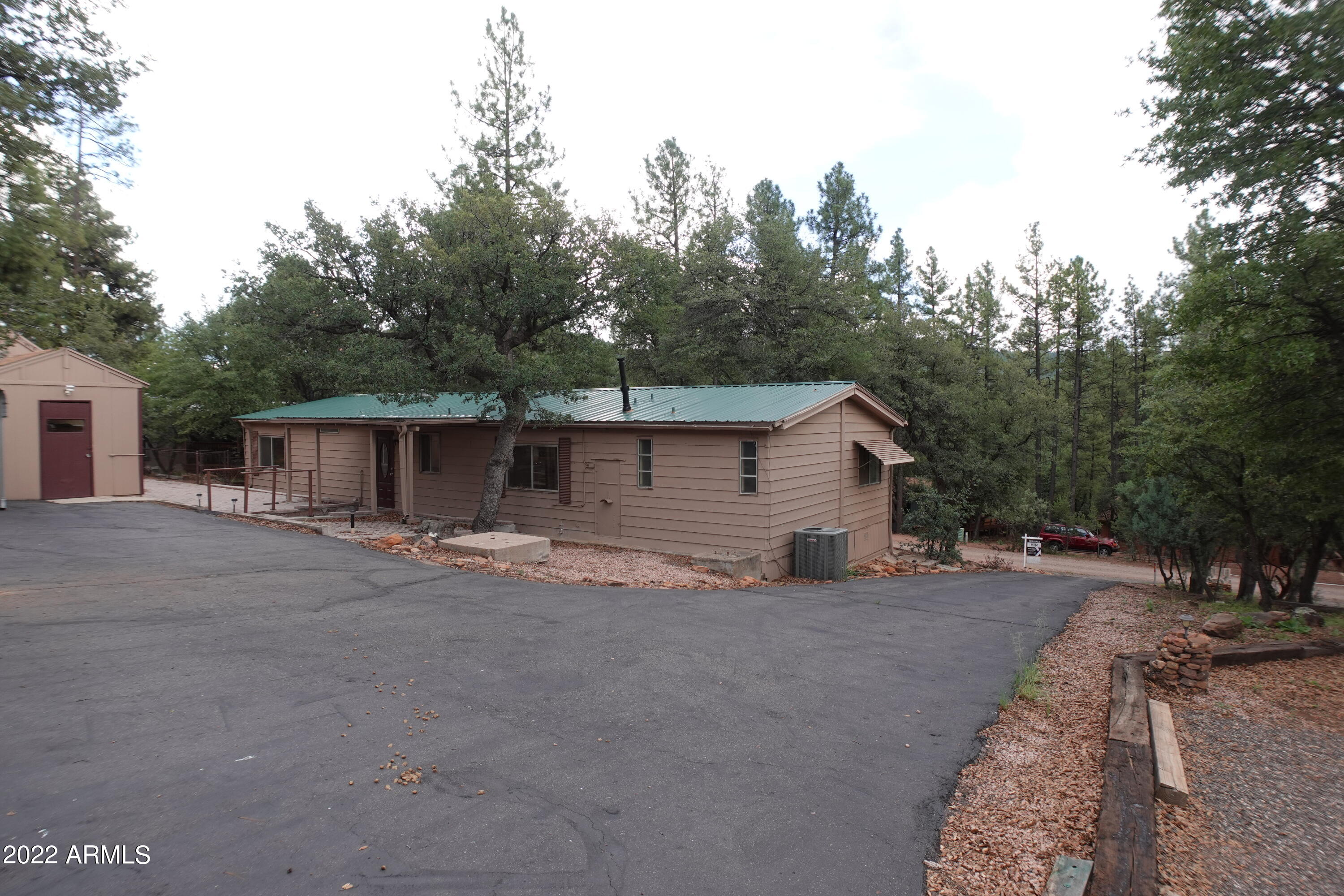 8240 W STRAWBERRY Drive