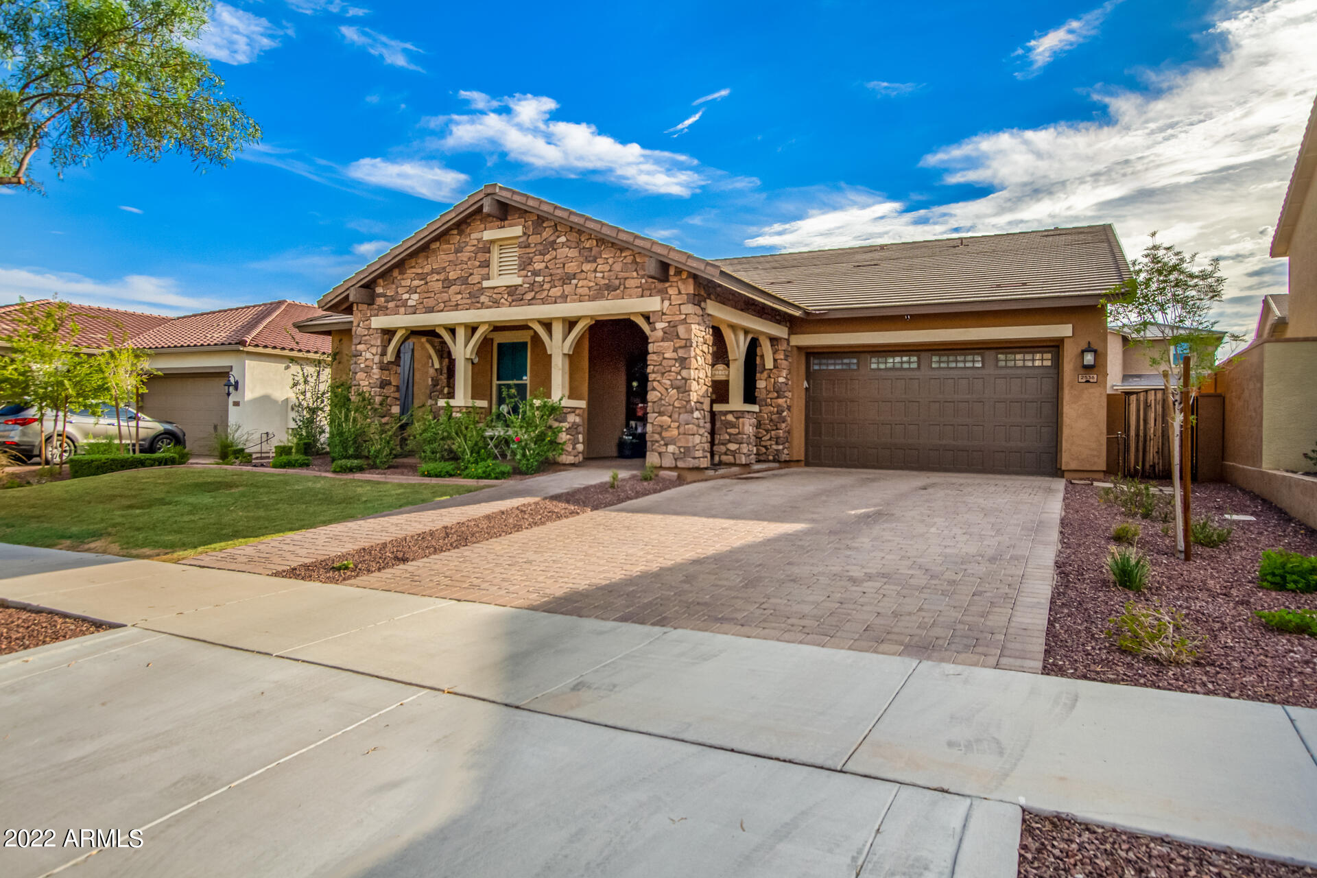 2536 N ACACIA Way