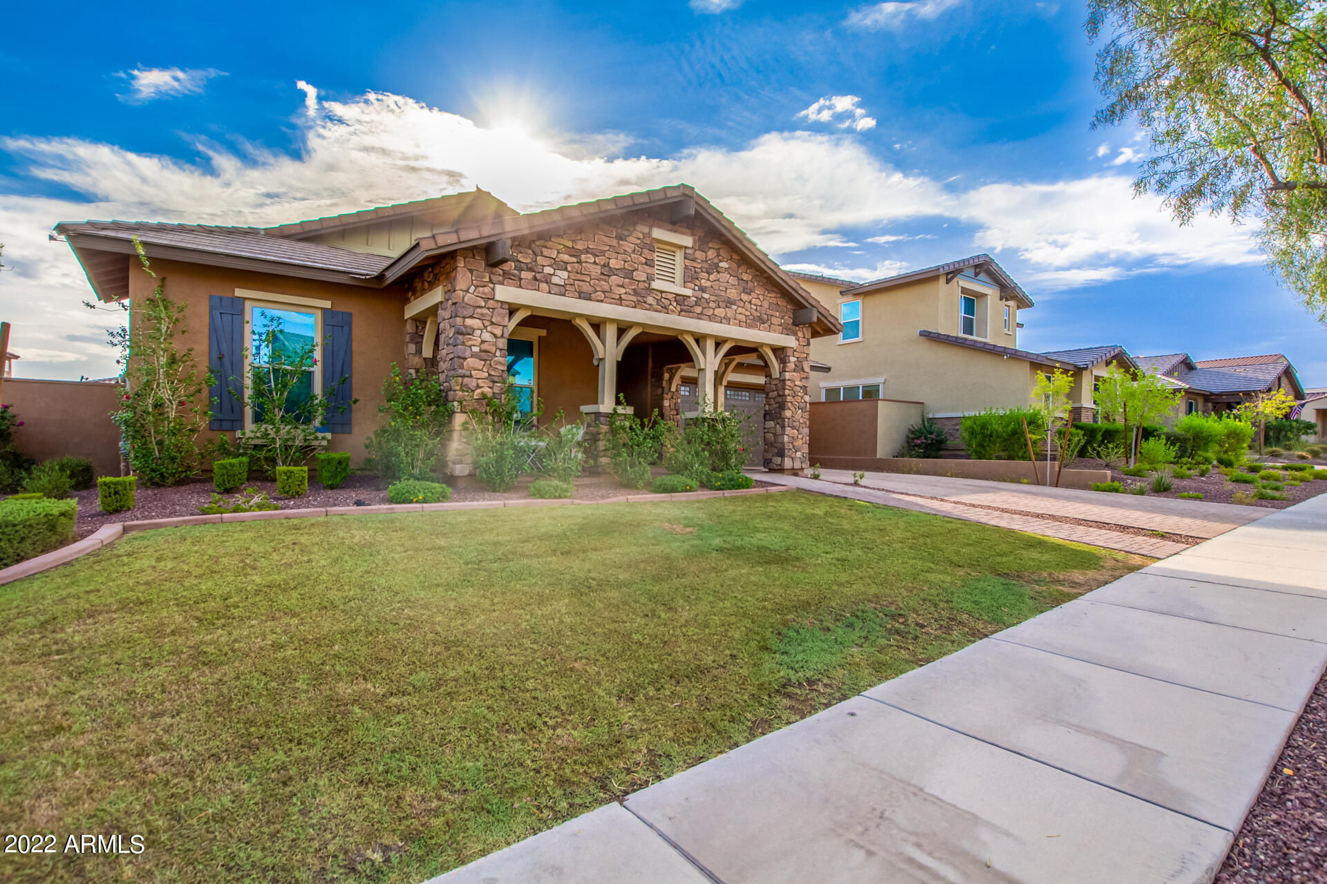 2536 N ACACIA Way