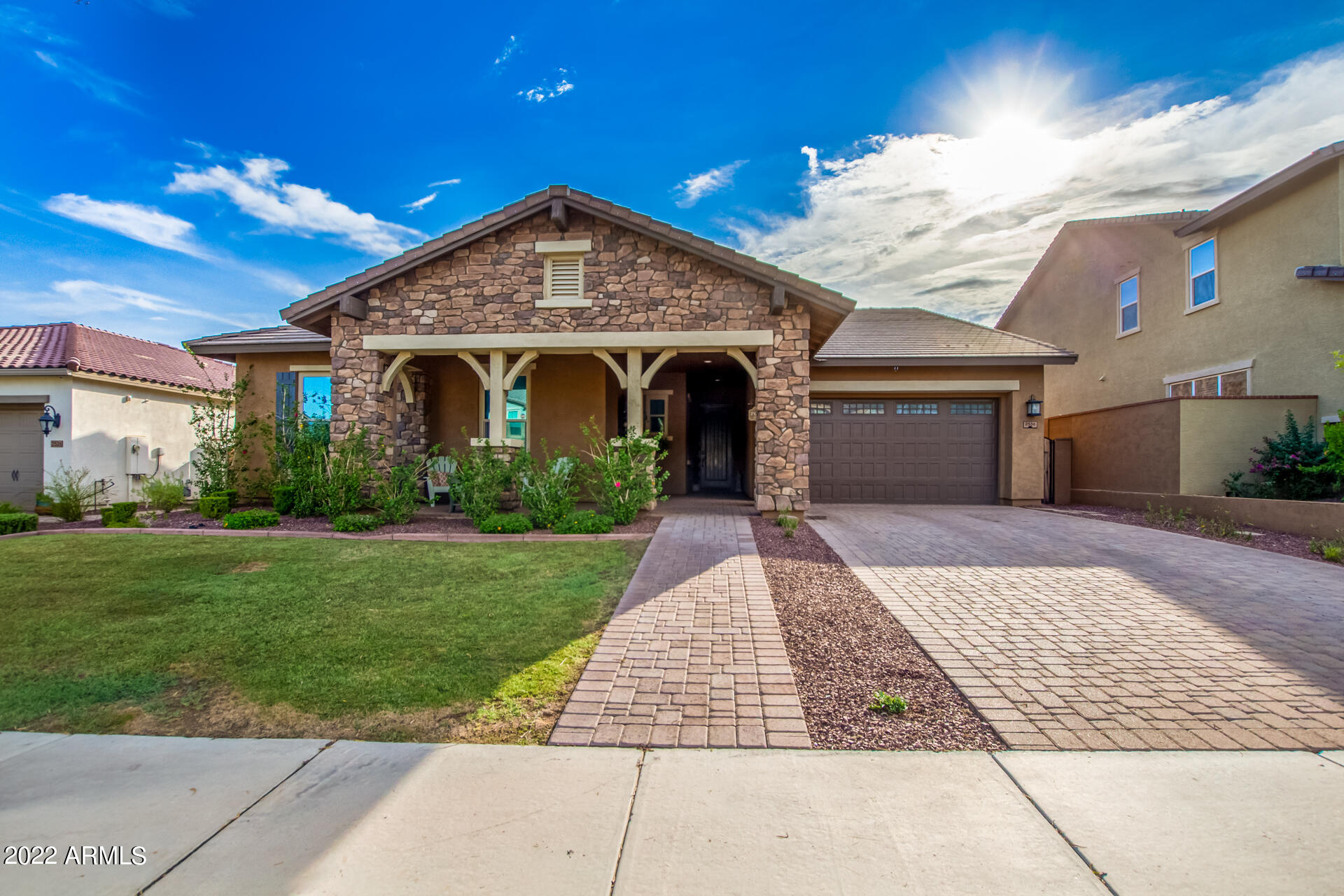 2536 N ACACIA Way