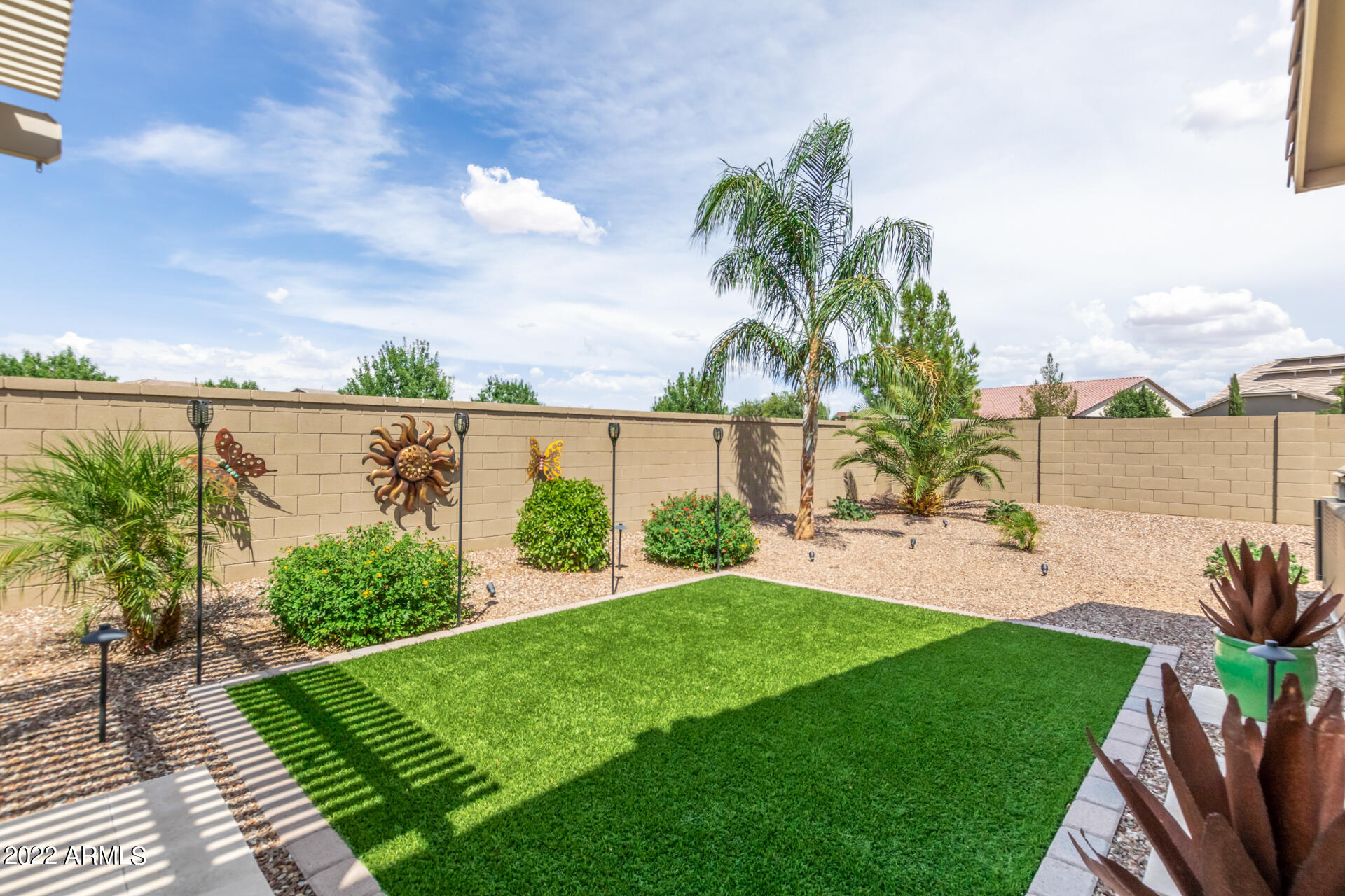 1008 W PAGODA Avenue