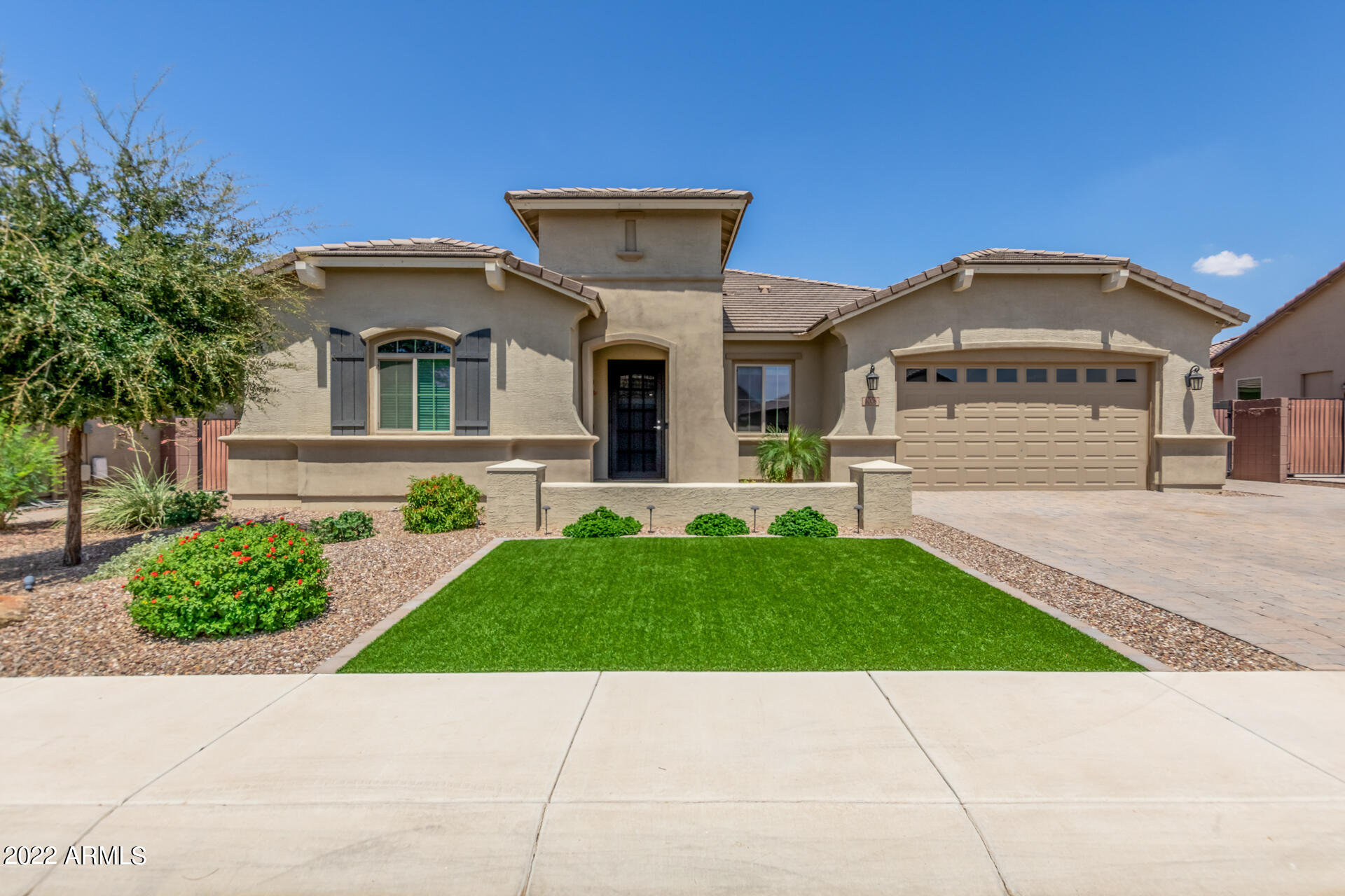 1008 W PAGODA Avenue