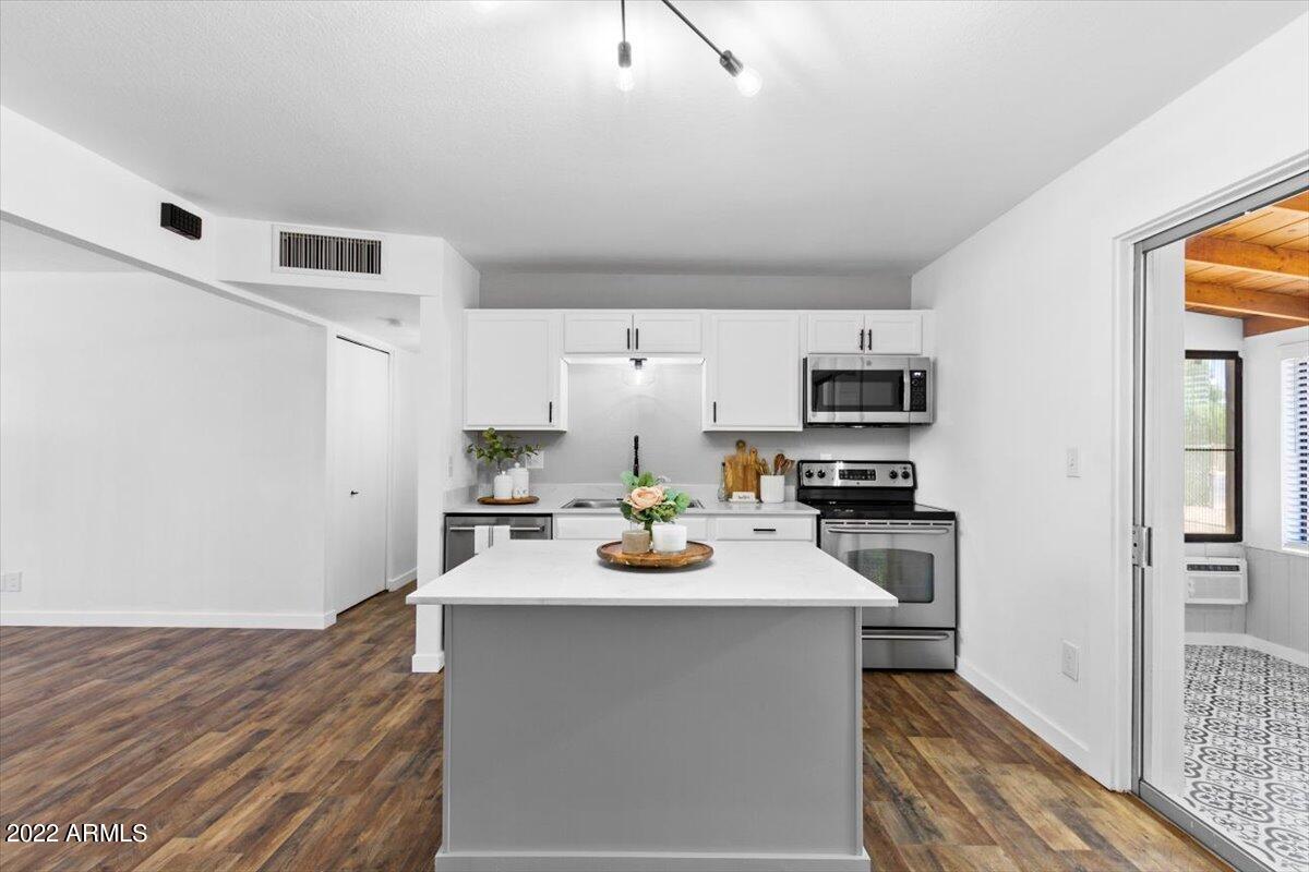 1603 W AUBURN Street