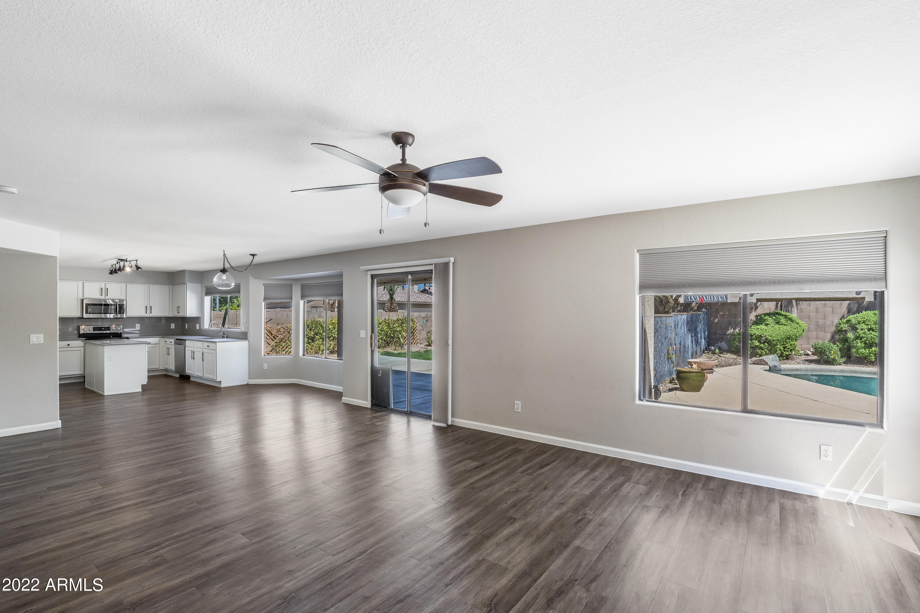 5372 W MICHELLE Drive