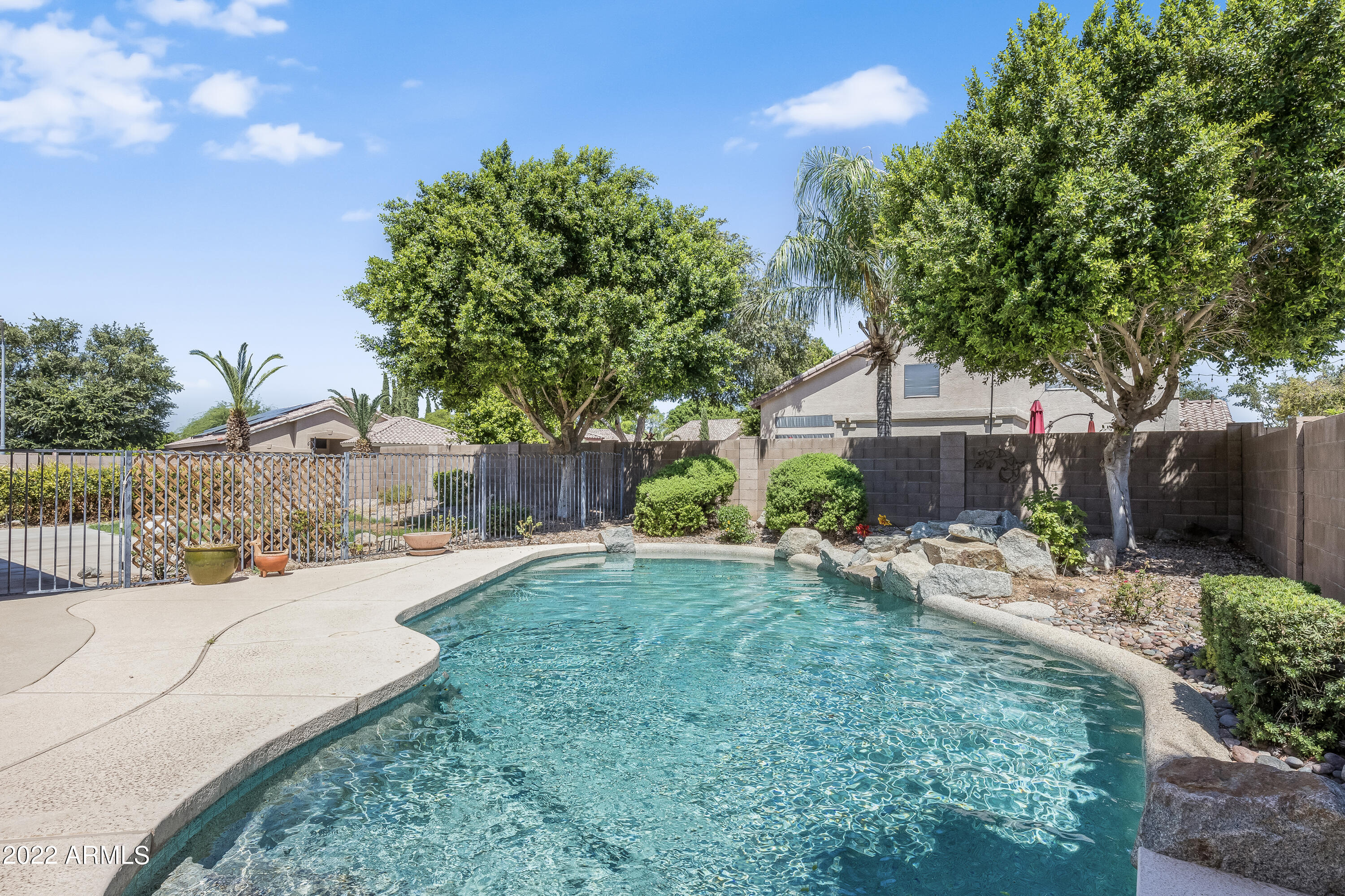 5372 W MICHELLE Drive