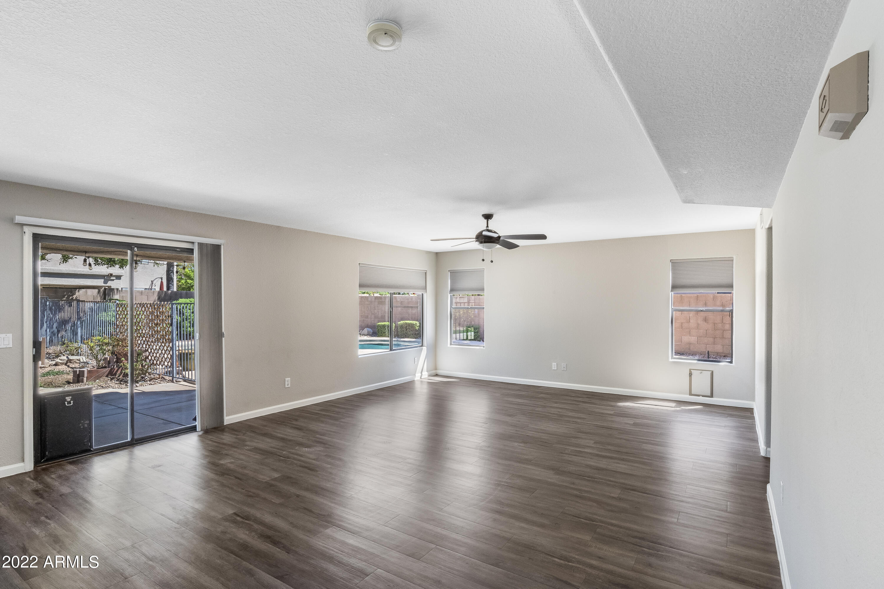 5372 W MICHELLE Drive