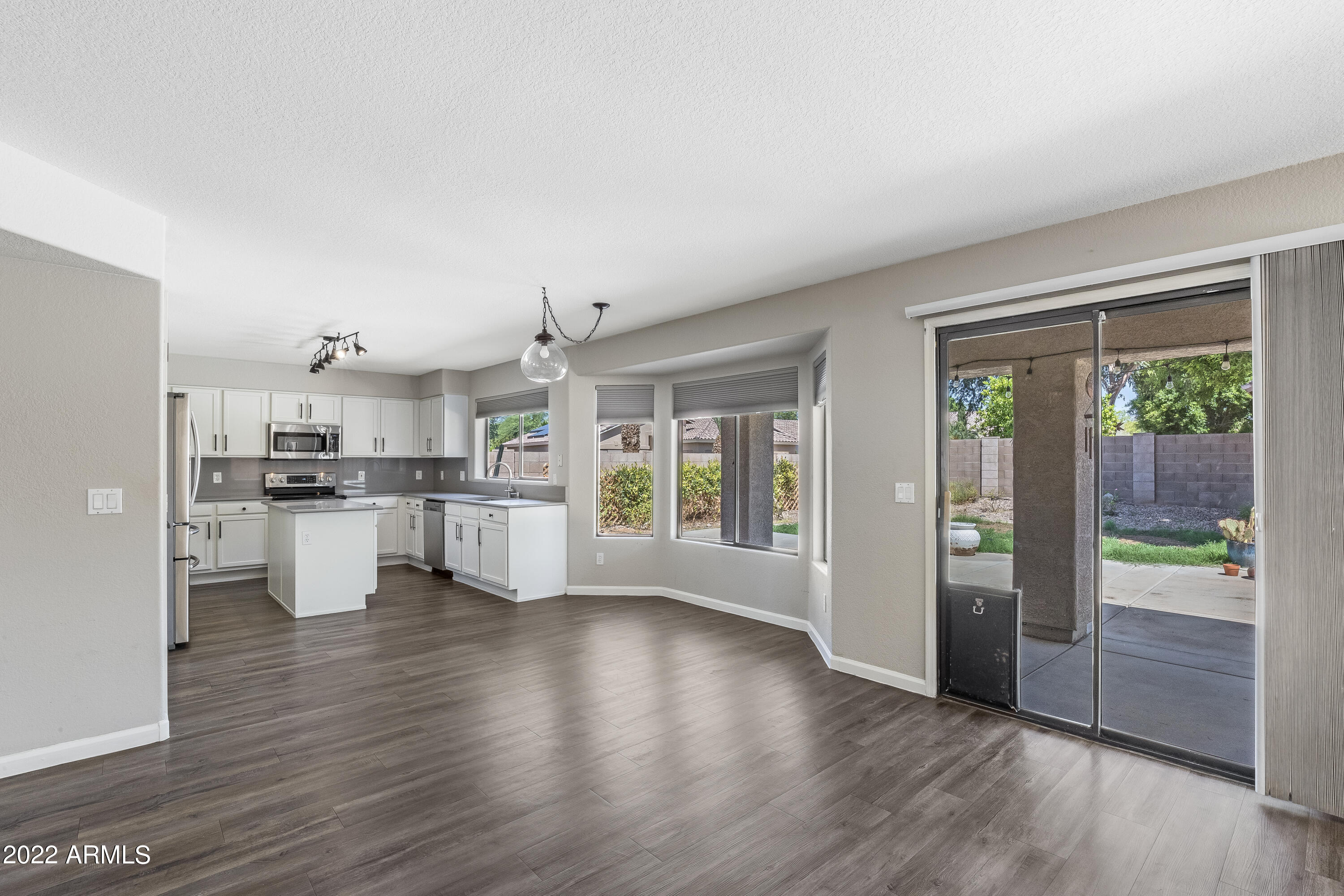 5372 W MICHELLE Drive