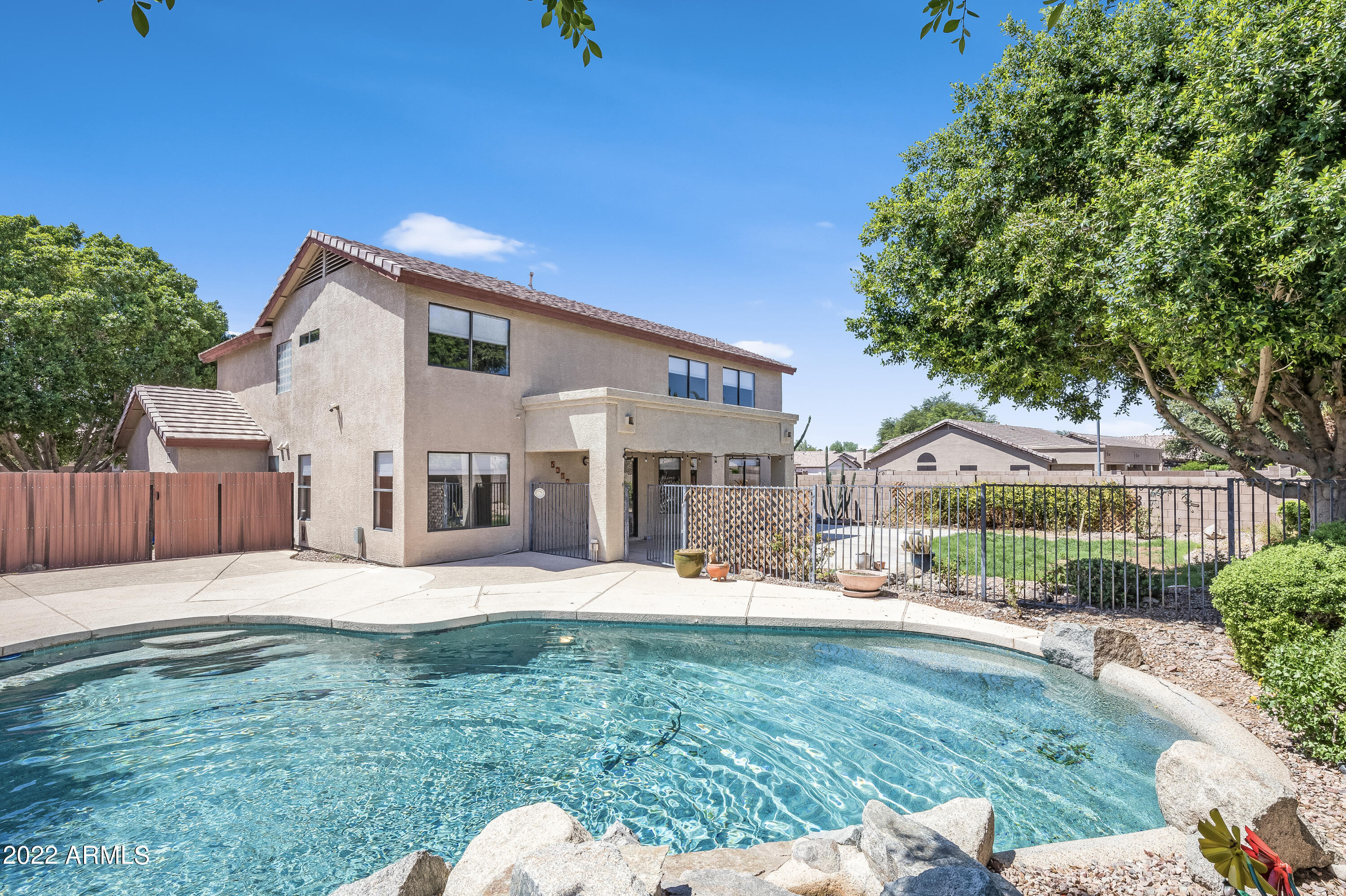 5372 W MICHELLE Drive