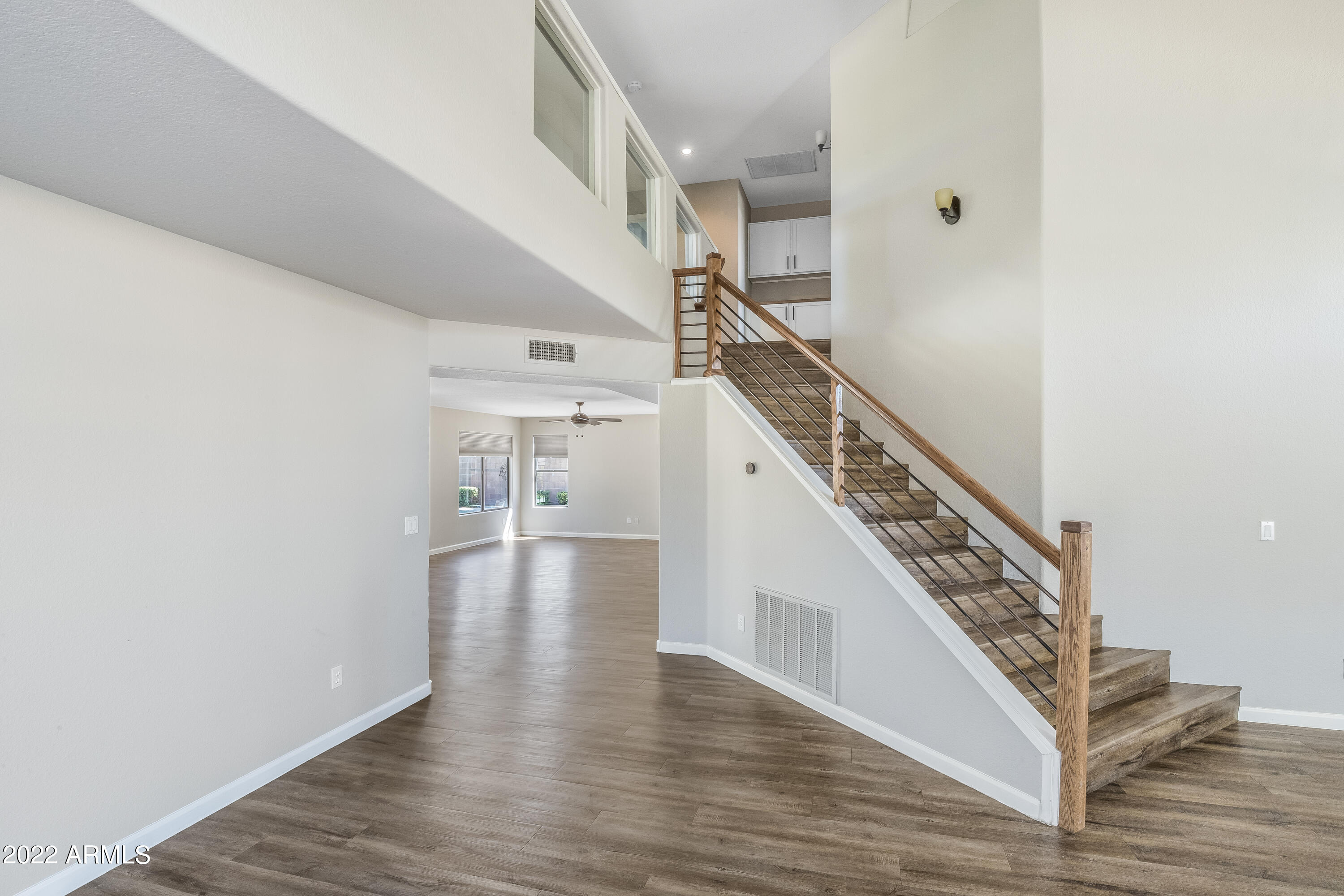 5372 W MICHELLE Drive