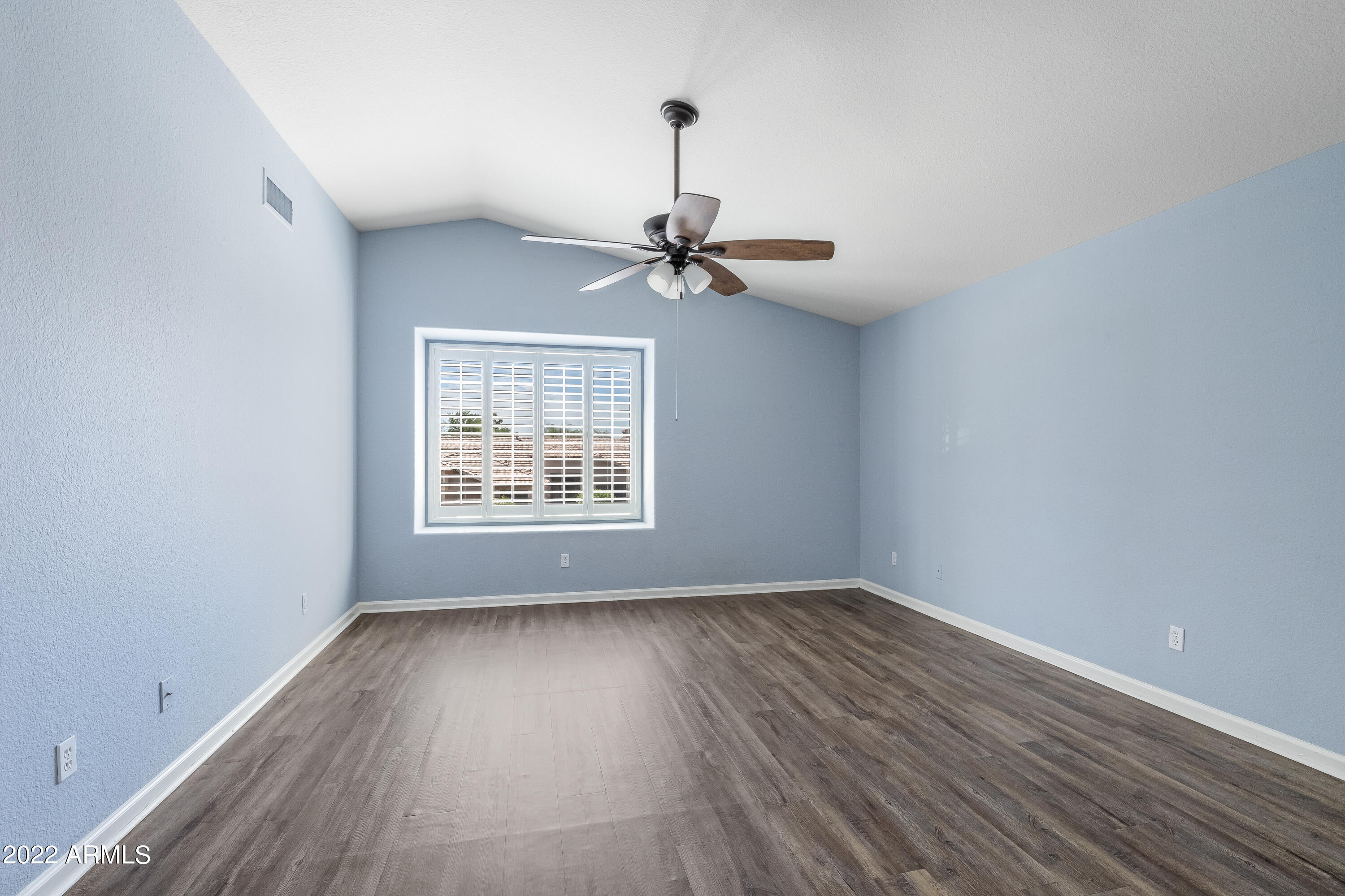 5372 W MICHELLE Drive