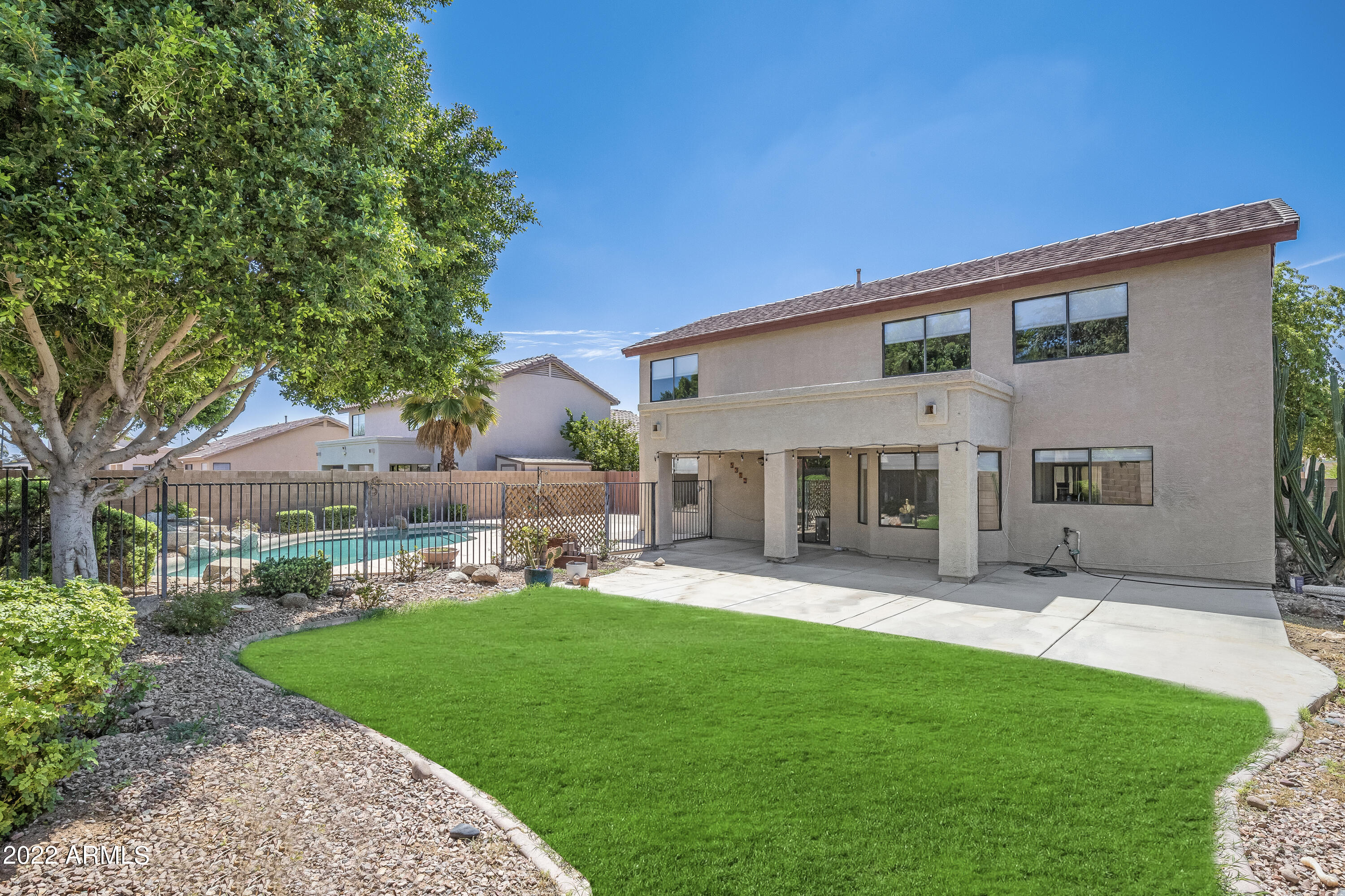 5372 W MICHELLE Drive