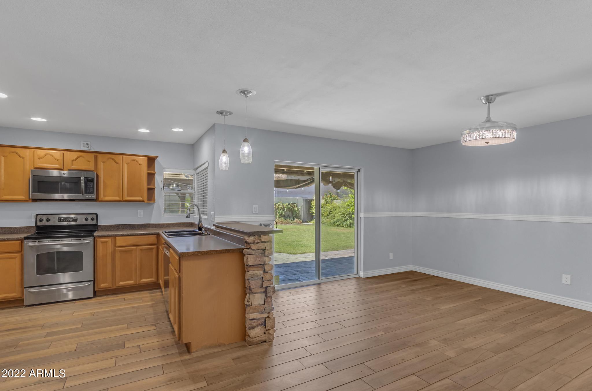 823 W JAVELINA Circle