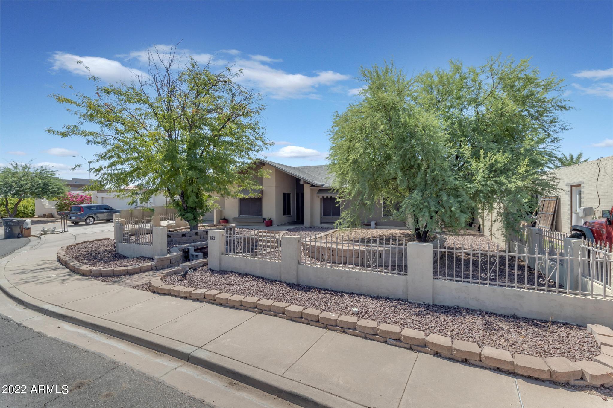 823 W JAVELINA Circle