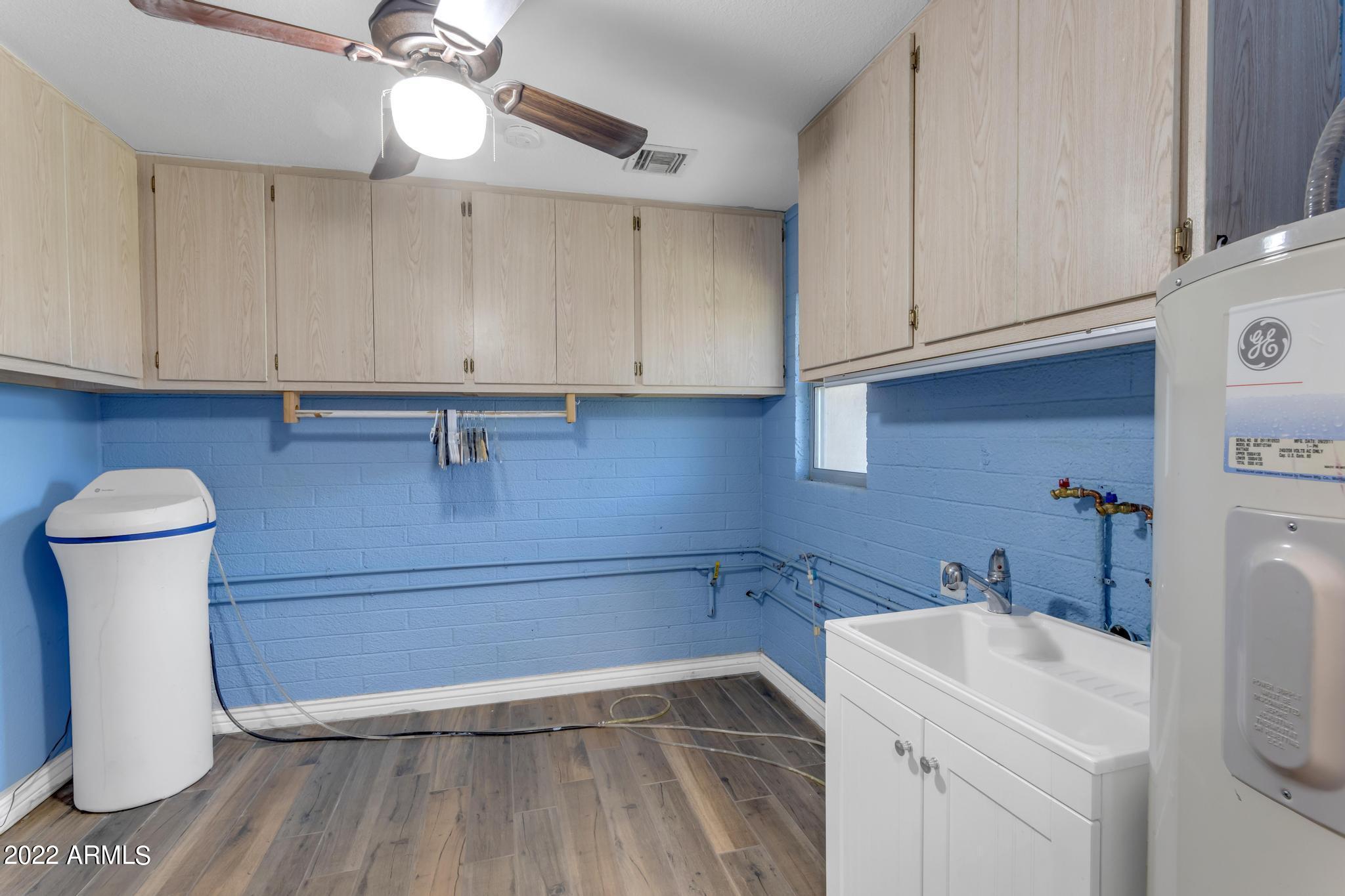 823 W JAVELINA Circle