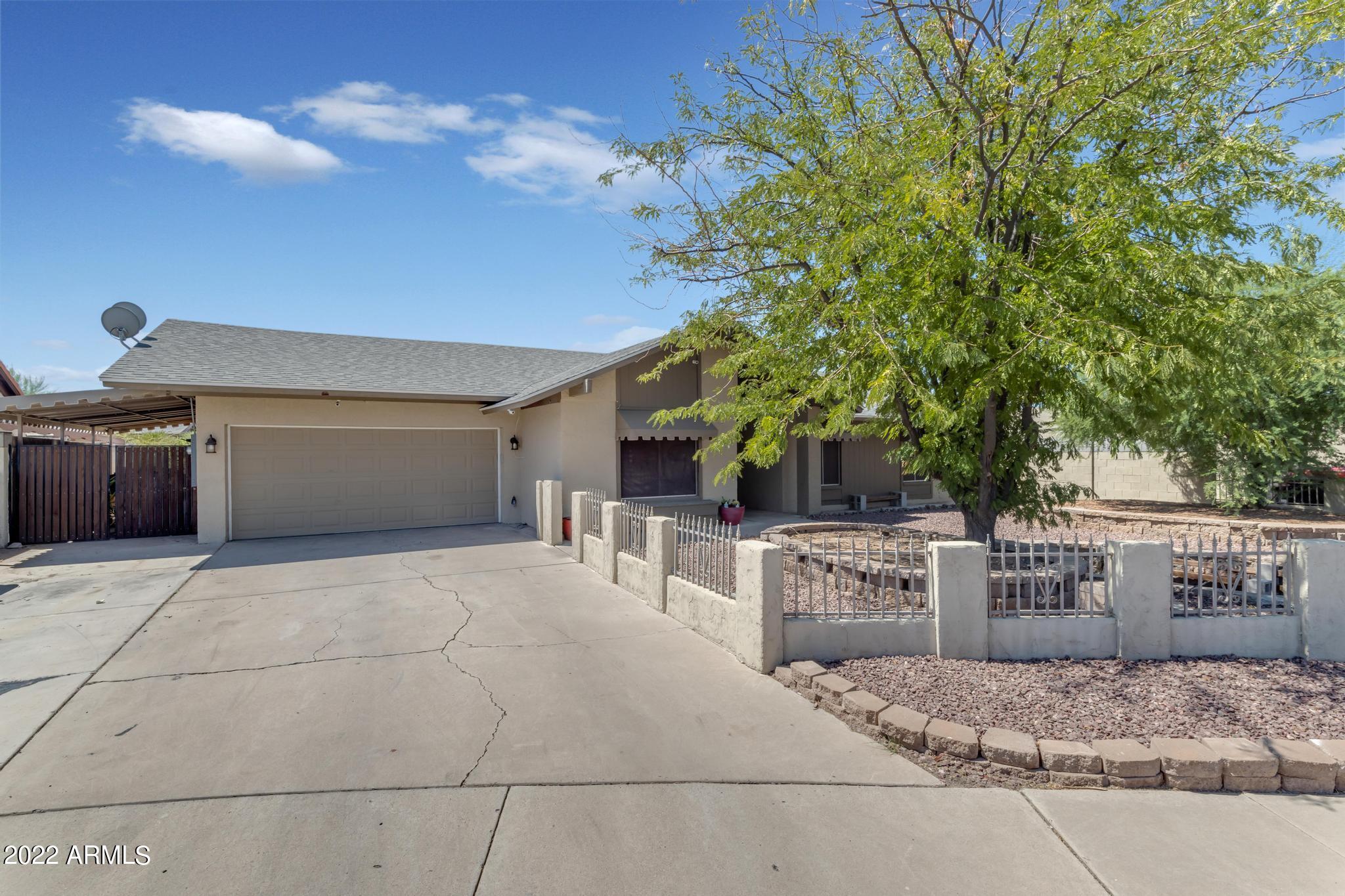823 W JAVELINA Circle