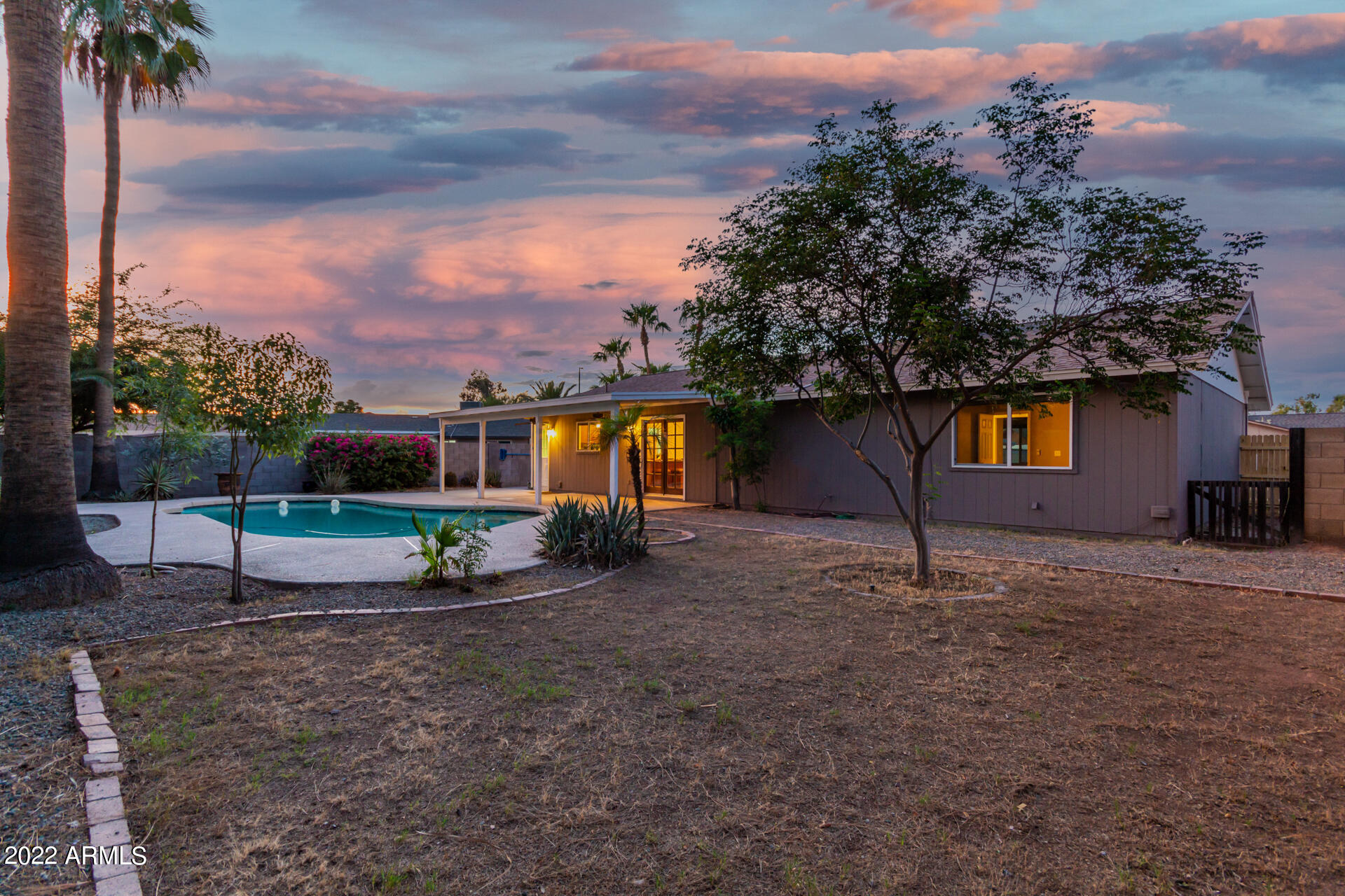 237 E DESERT Lane