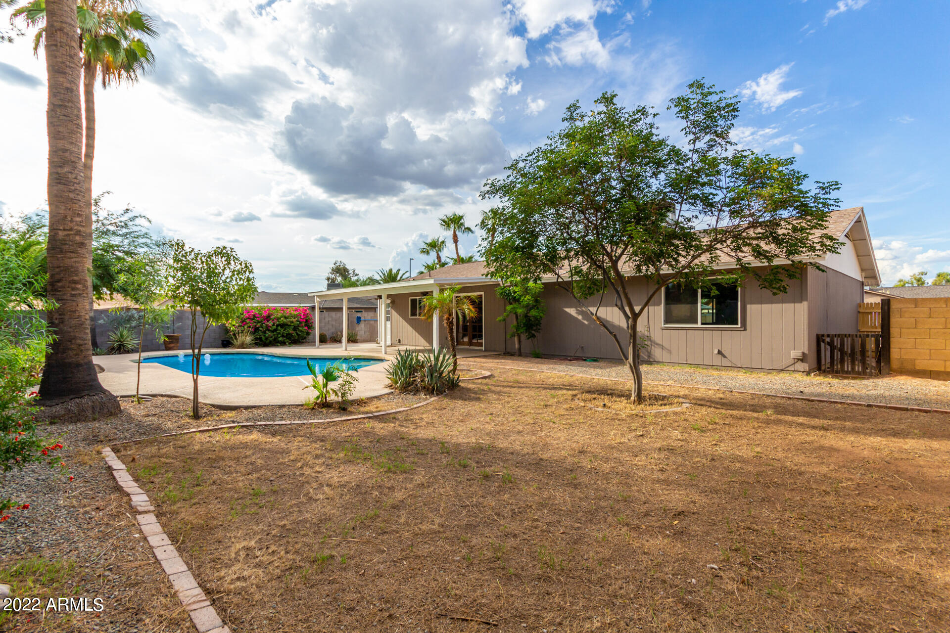 237 E DESERT Lane