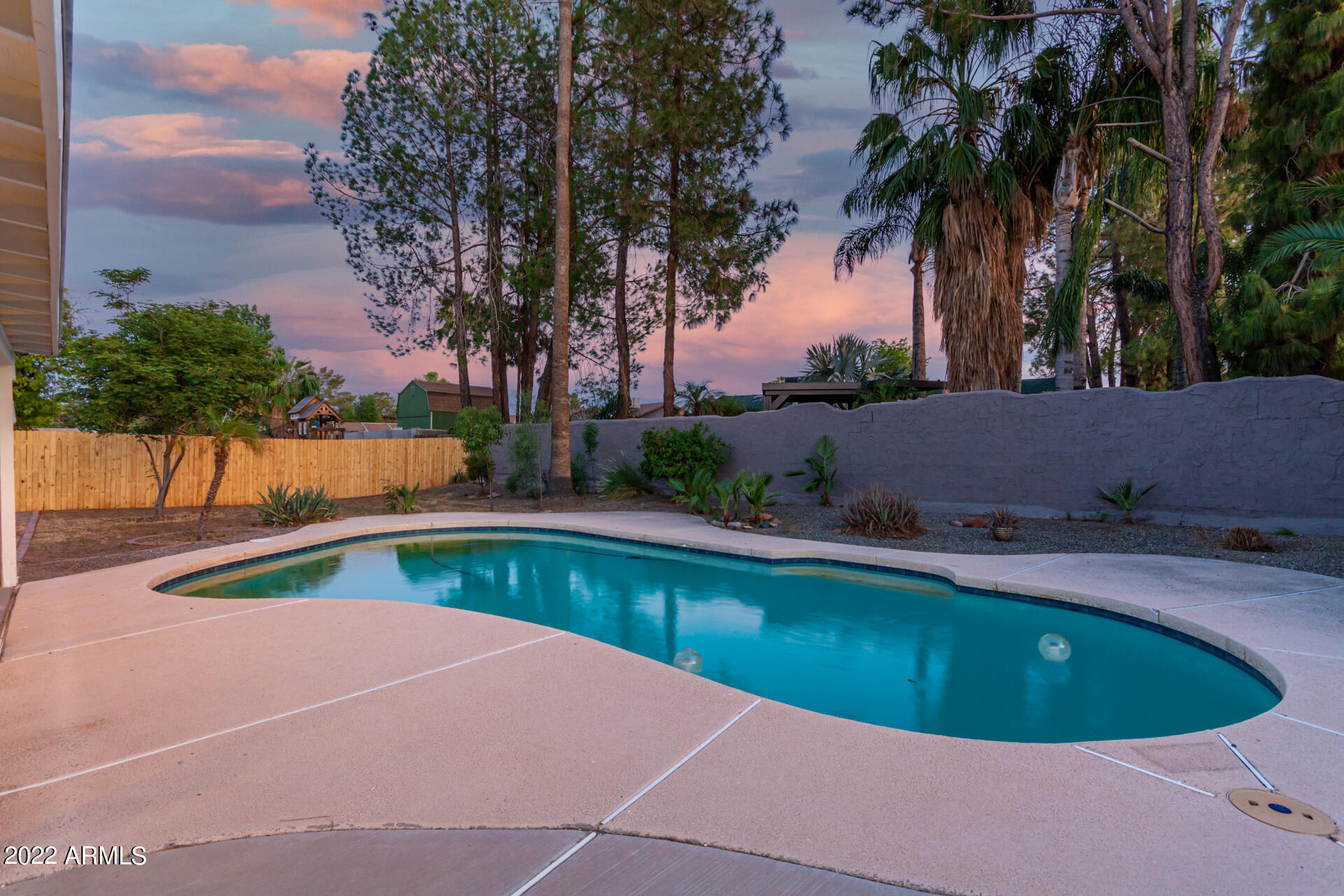 237 E DESERT Lane