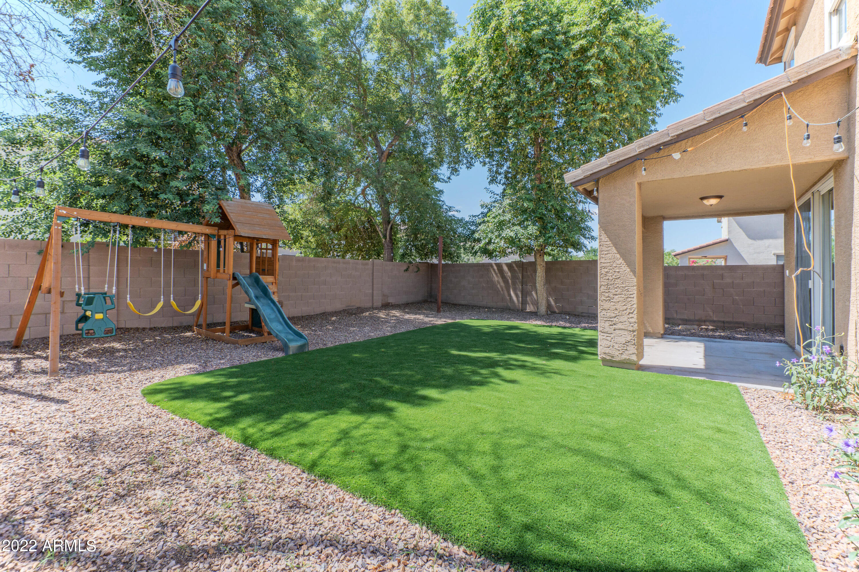 18137 W ELM Street