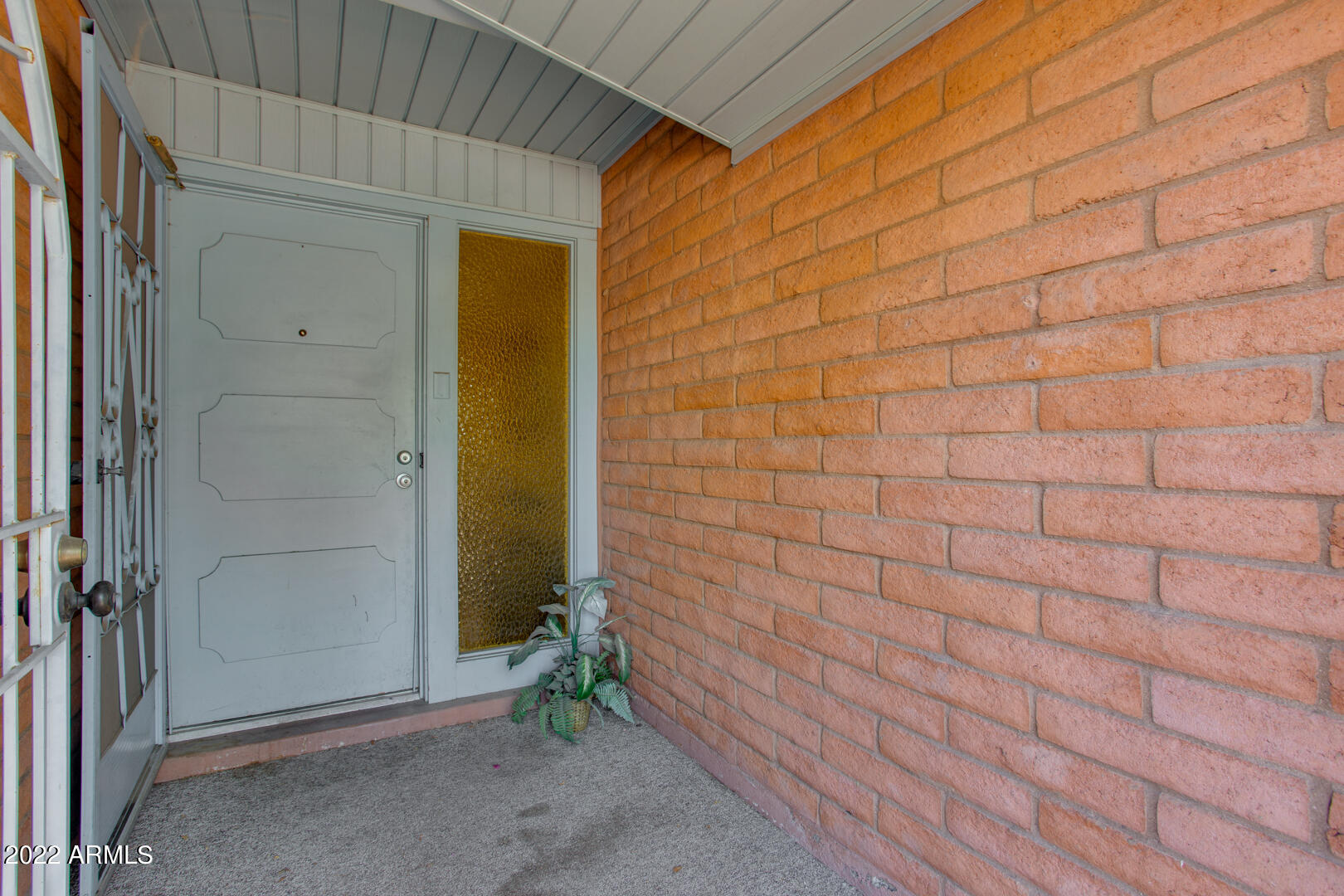2112 E GREENWAY Drive