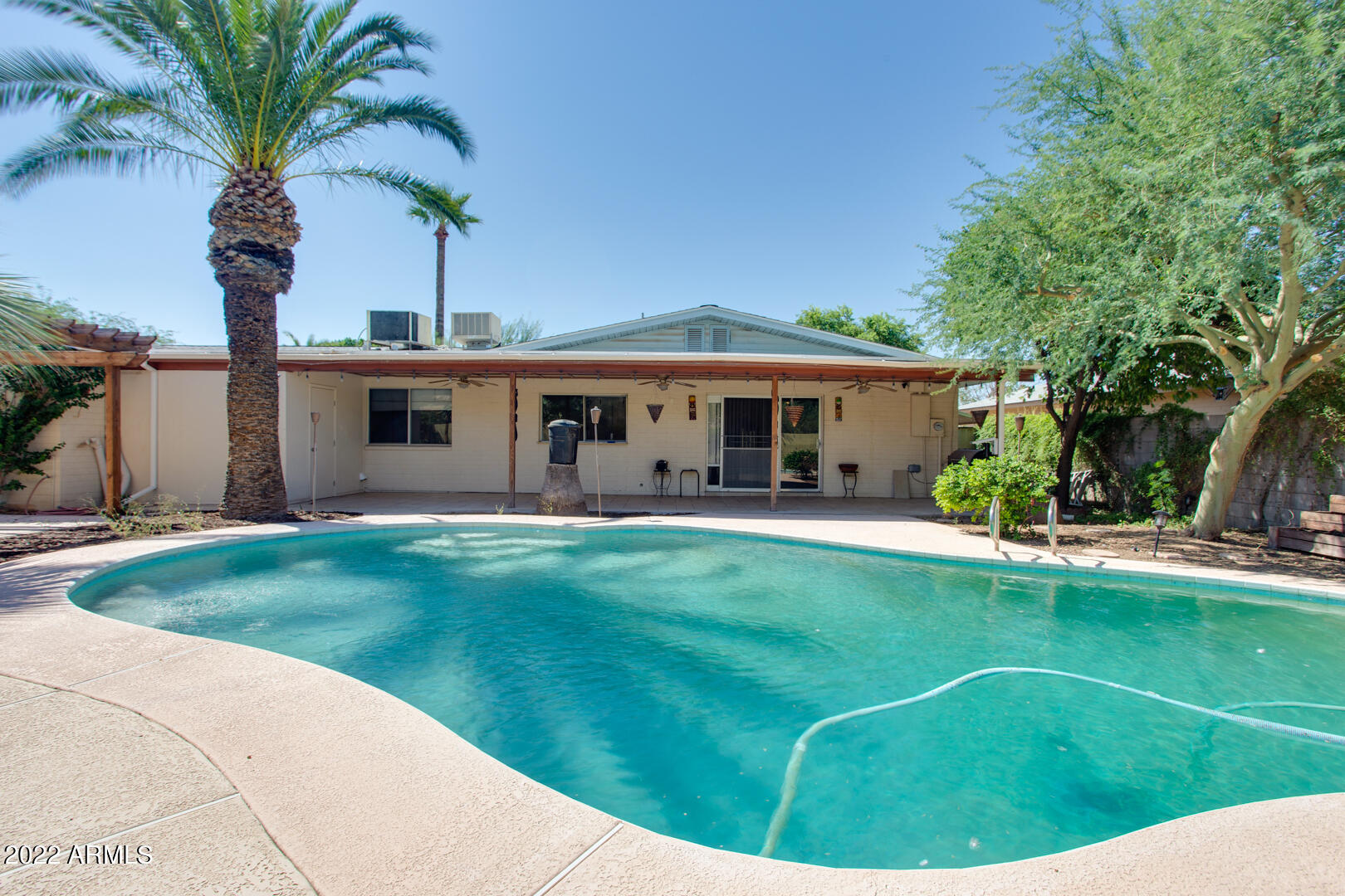 2112 E GREENWAY Drive