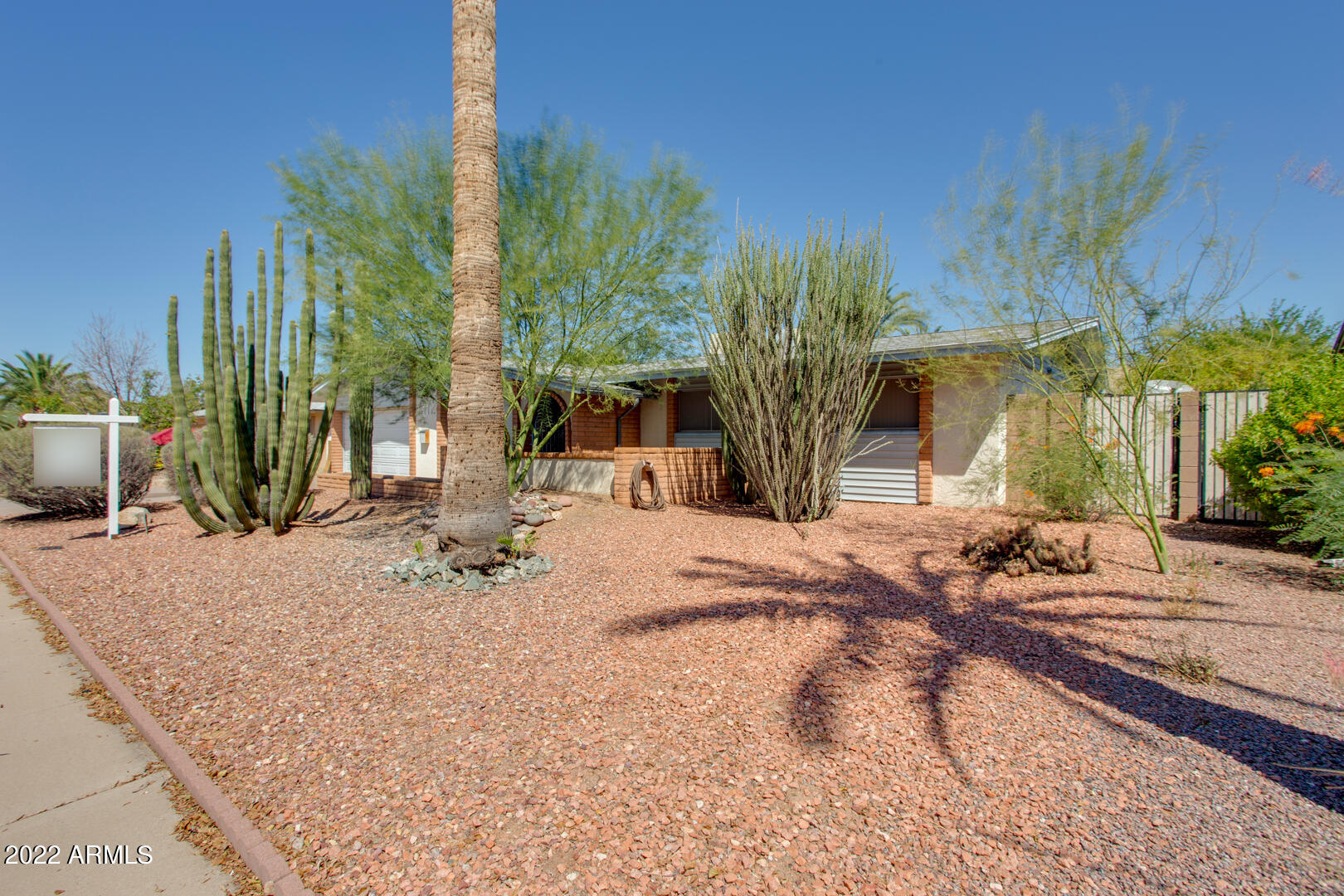 2112 E GREENWAY Drive