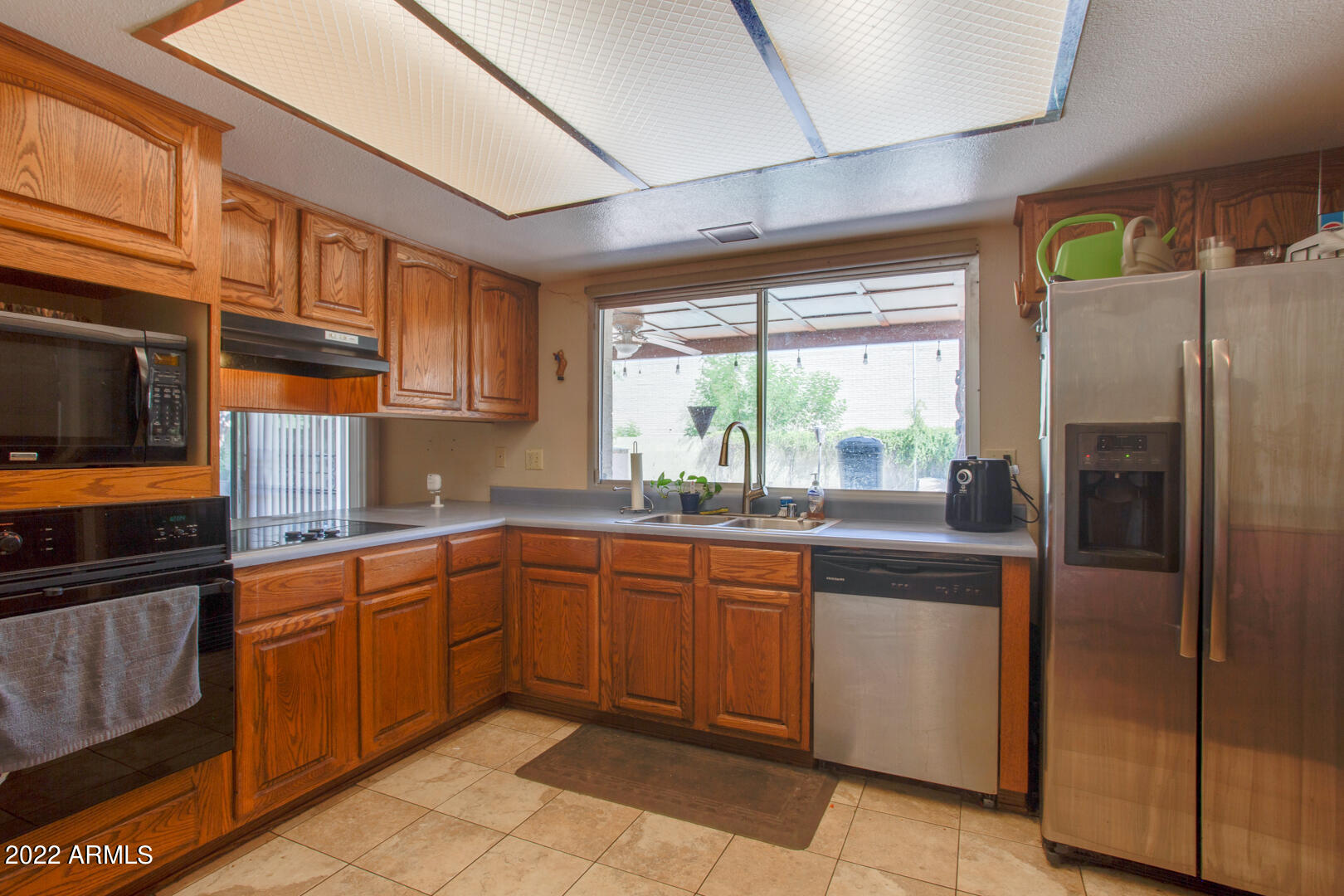 2112 E GREENWAY Drive