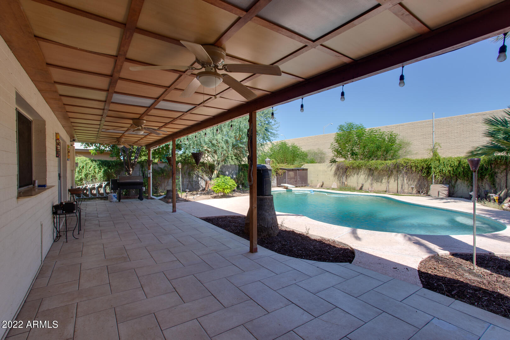 2112 E GREENWAY Drive