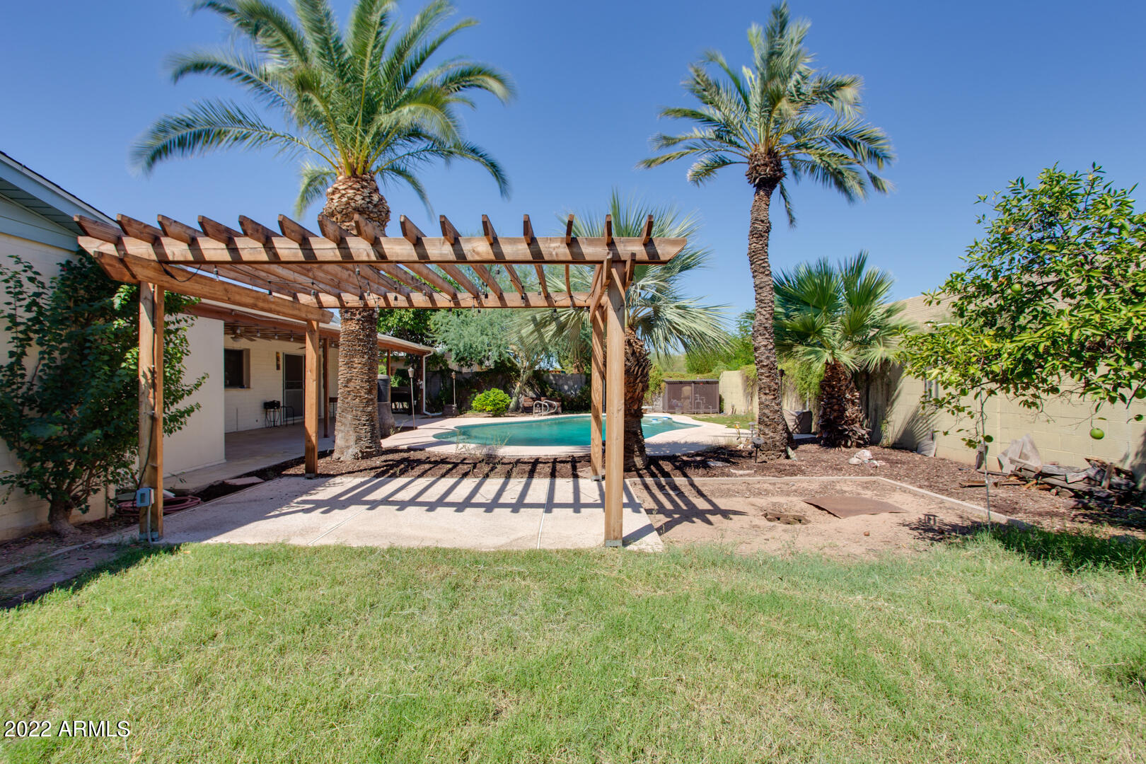 2112 E GREENWAY Drive