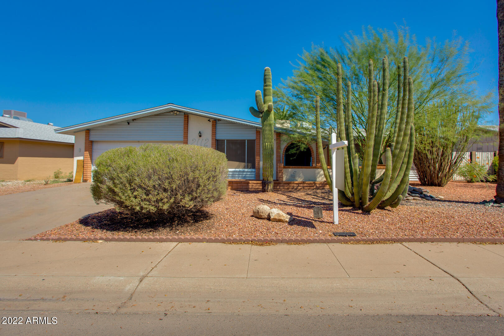 2112 E GREENWAY Drive