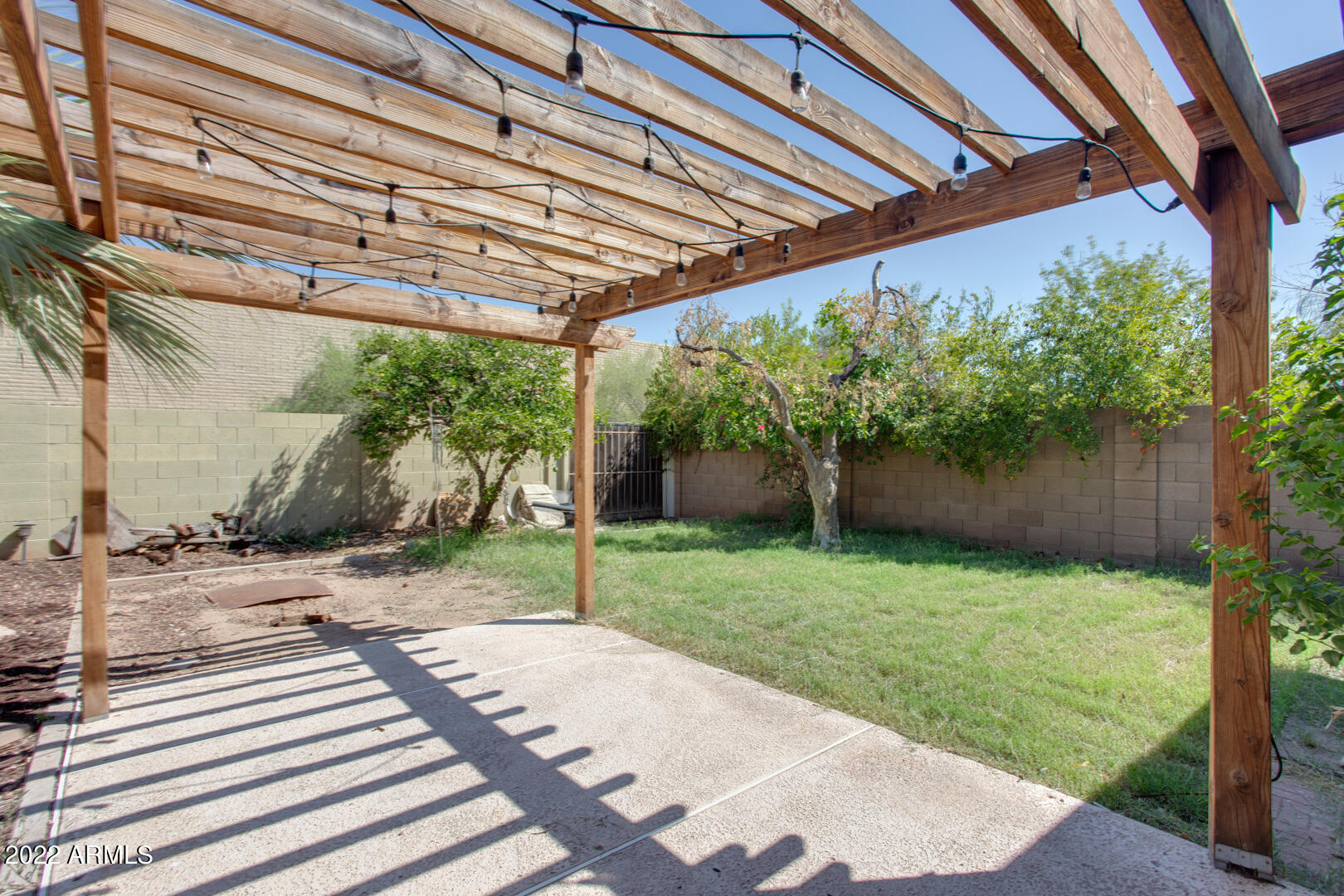 2112 E GREENWAY Drive