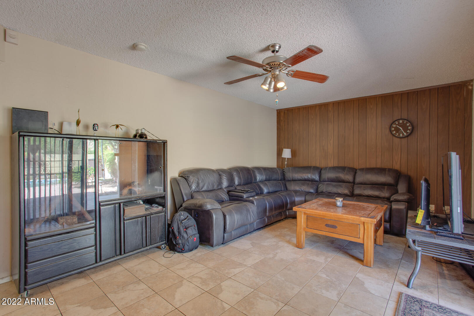 2112 E GREENWAY Drive
