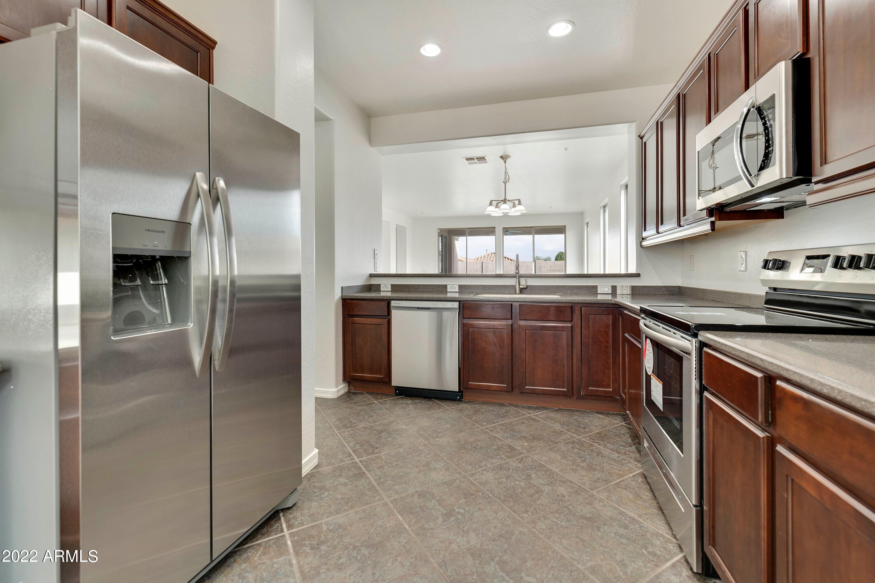 7147 W DESERT MIRAGE Drive