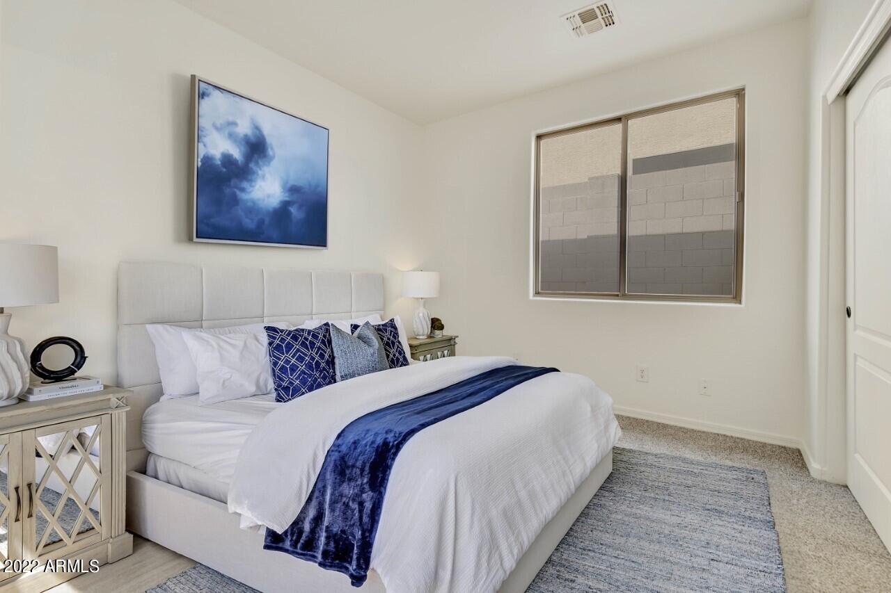 7147 W DESERT MIRAGE Drive