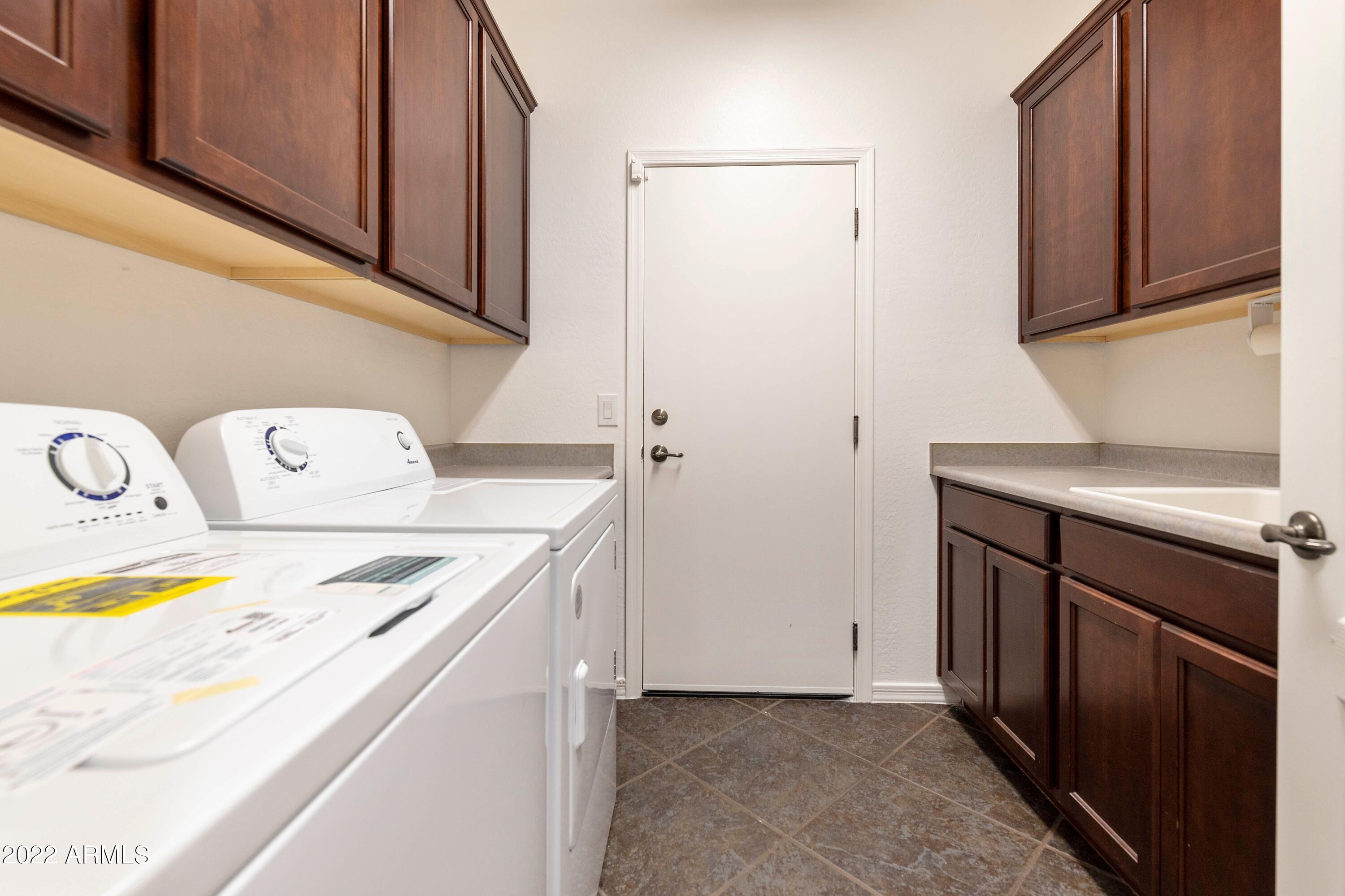 7147 W DESERT MIRAGE Drive