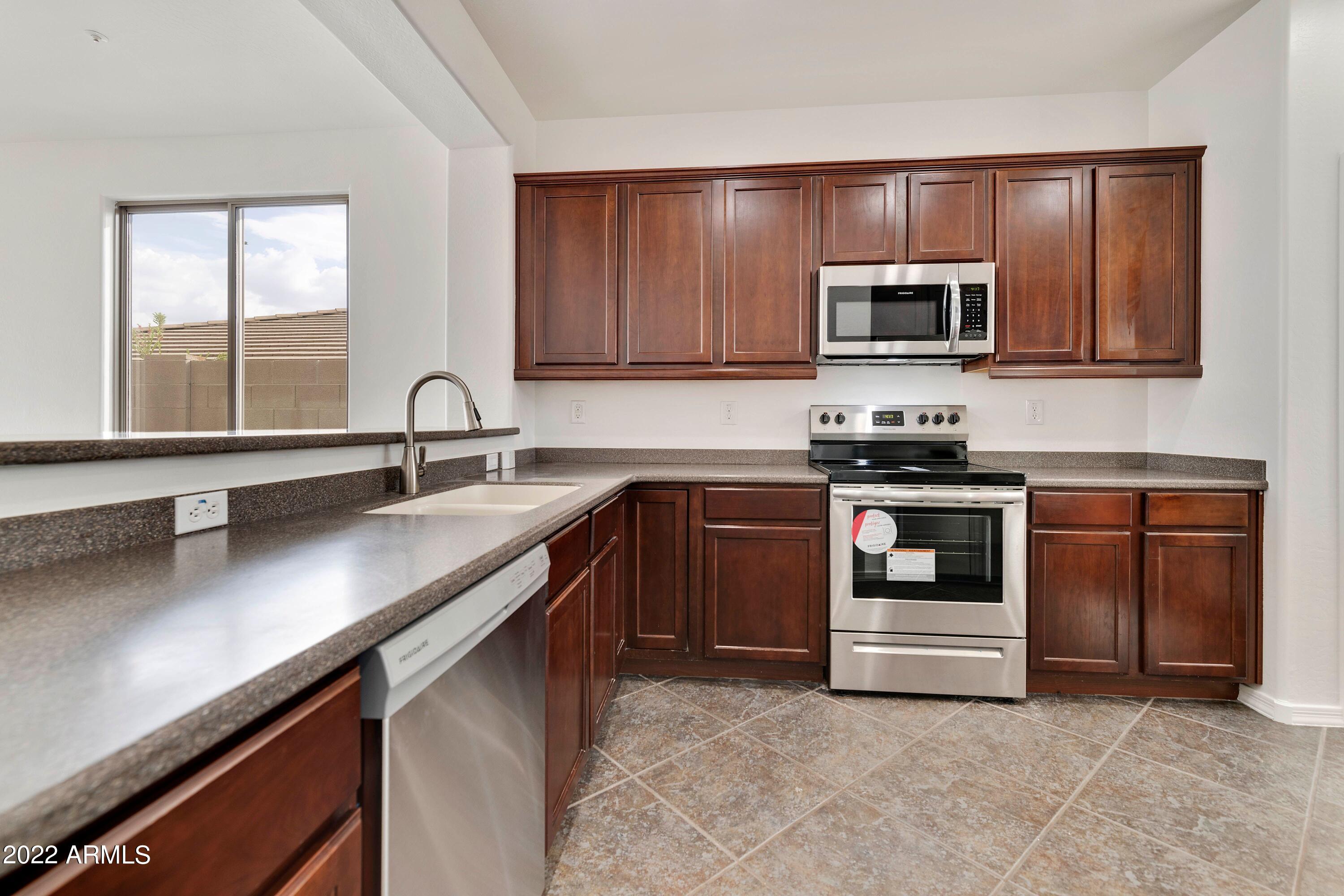 7147 W DESERT MIRAGE Drive