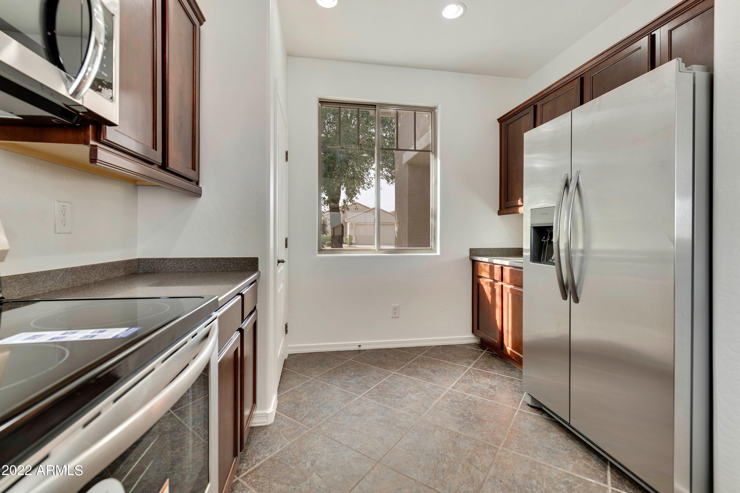 7147 W DESERT MIRAGE Drive