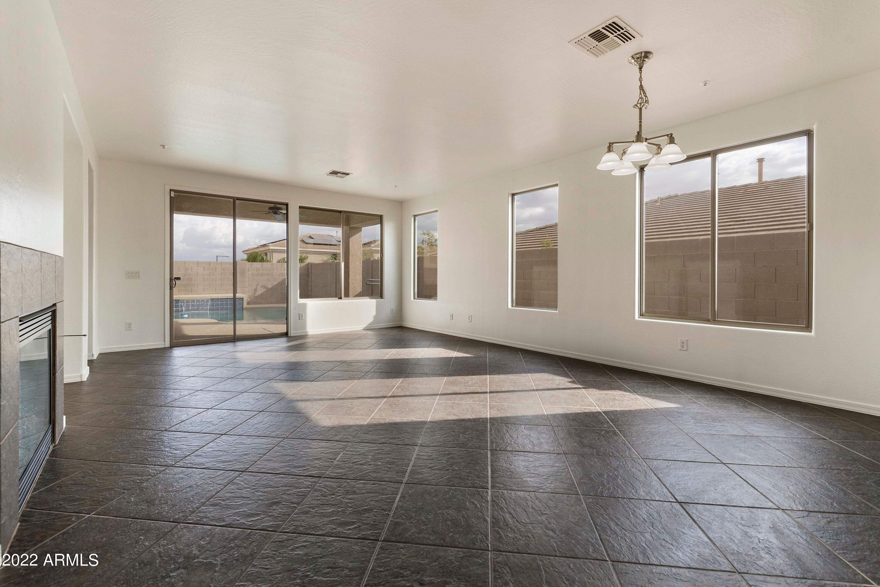 7147 W DESERT MIRAGE Drive