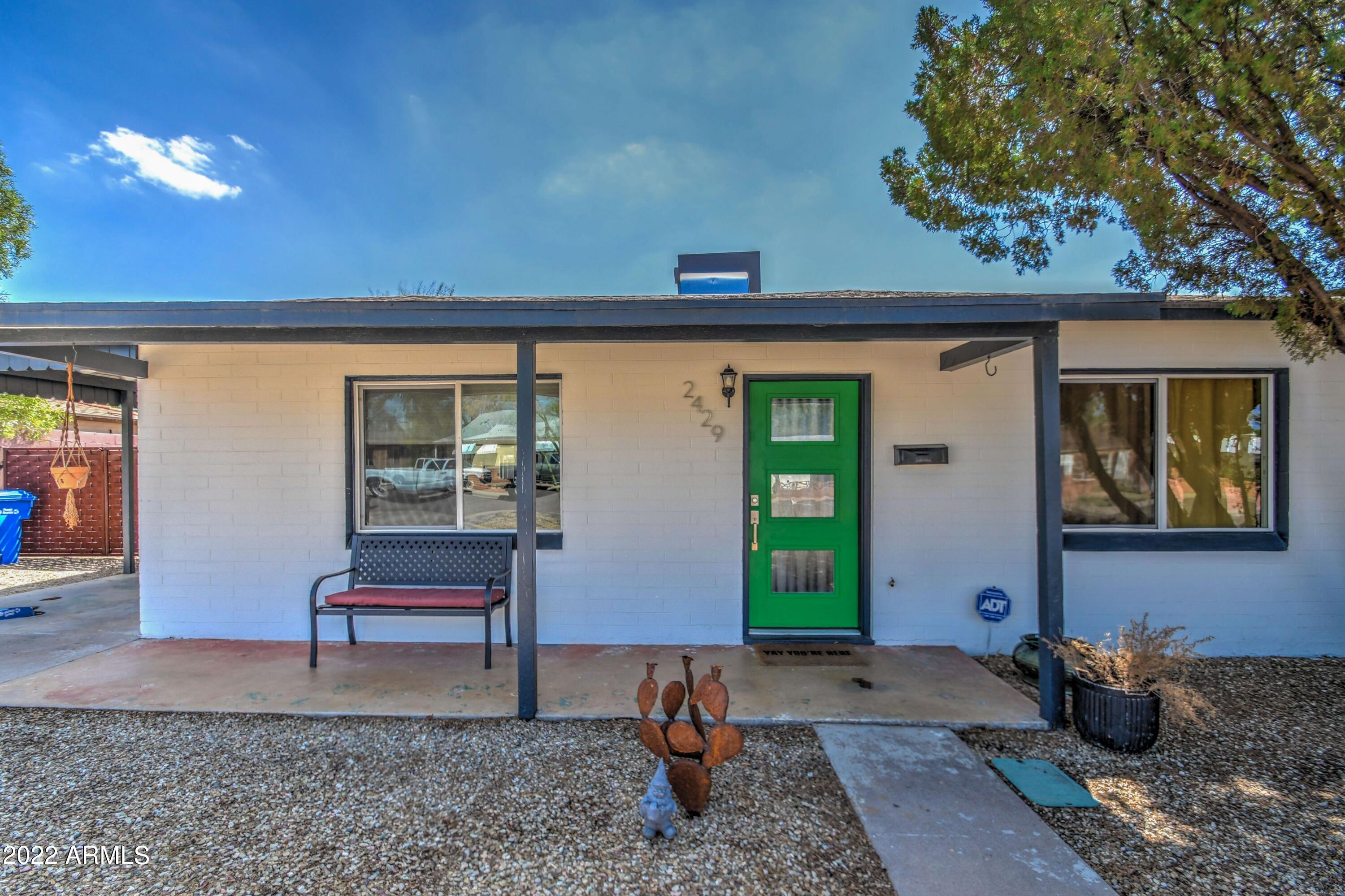 2429 E INDIANOLA Avenue