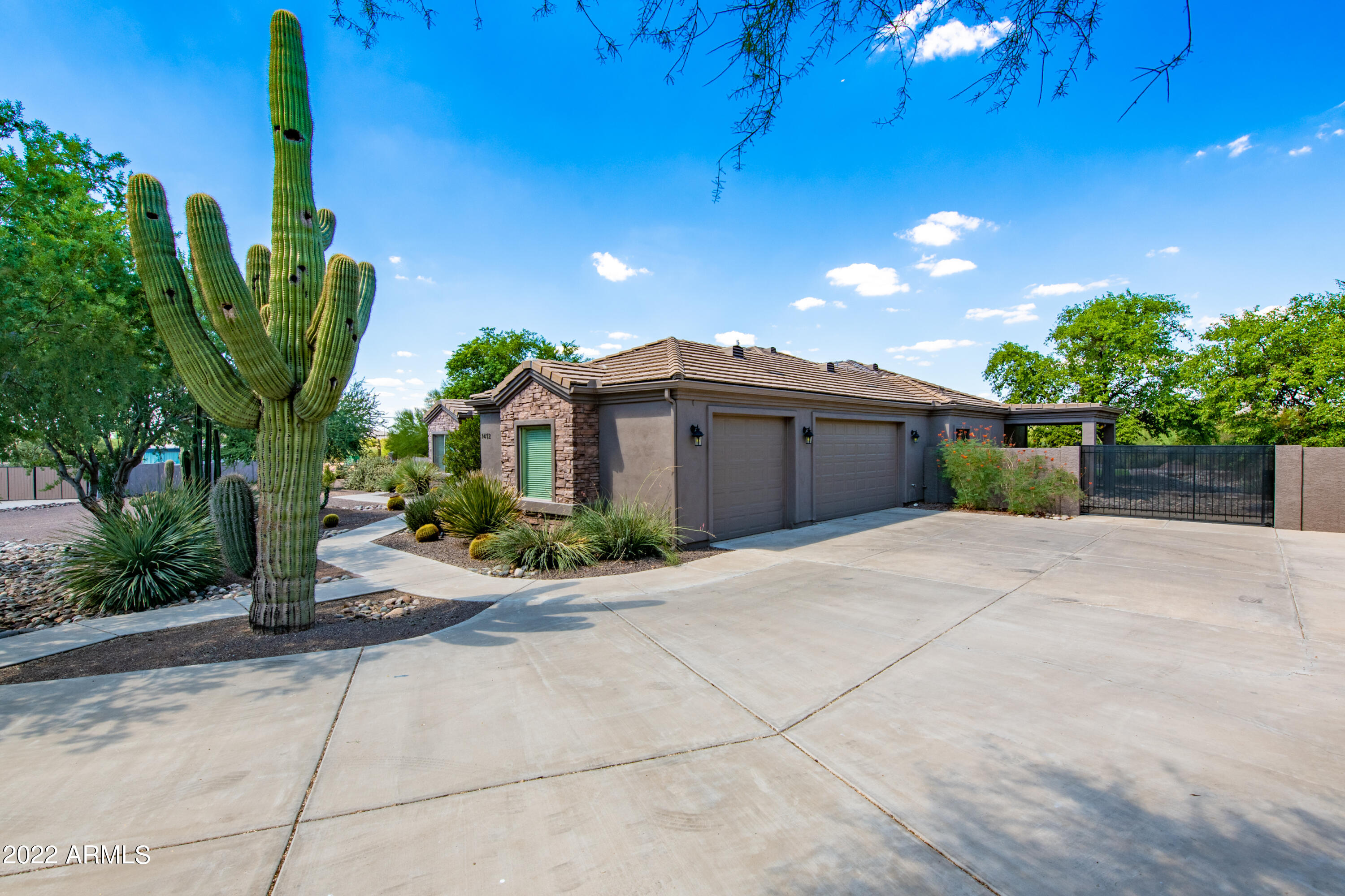 1412 E CHICKASAW Court