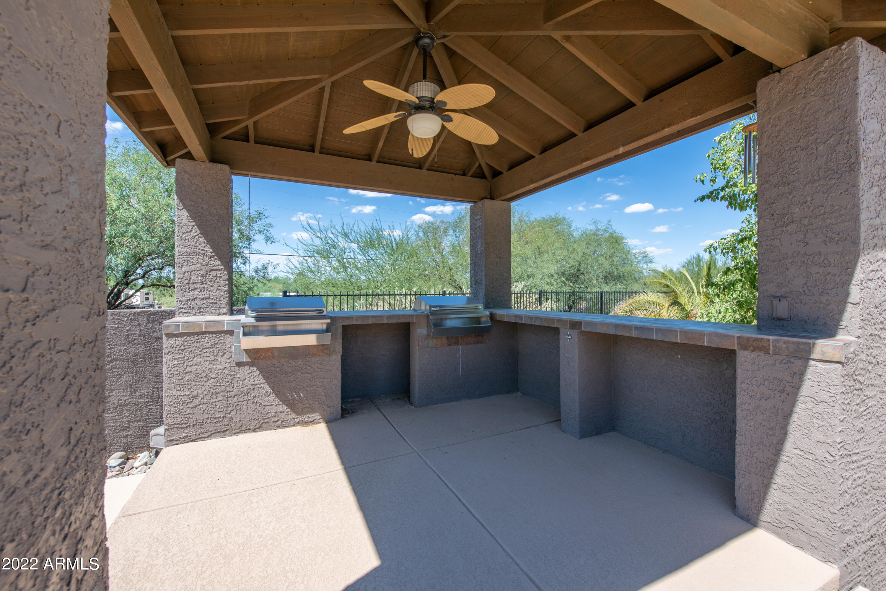 1412 E CHICKASAW Court