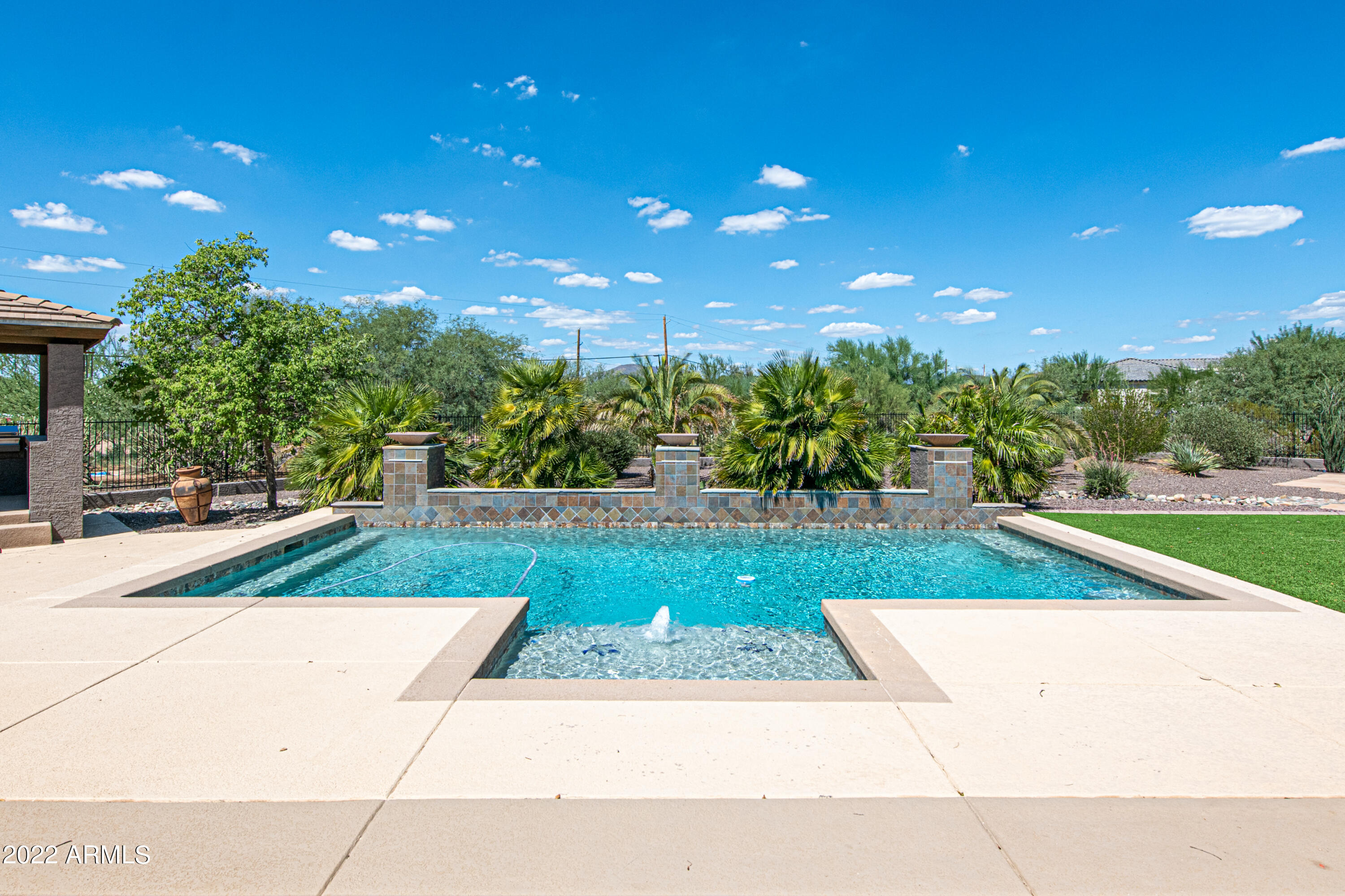 1412 E CHICKASAW Court