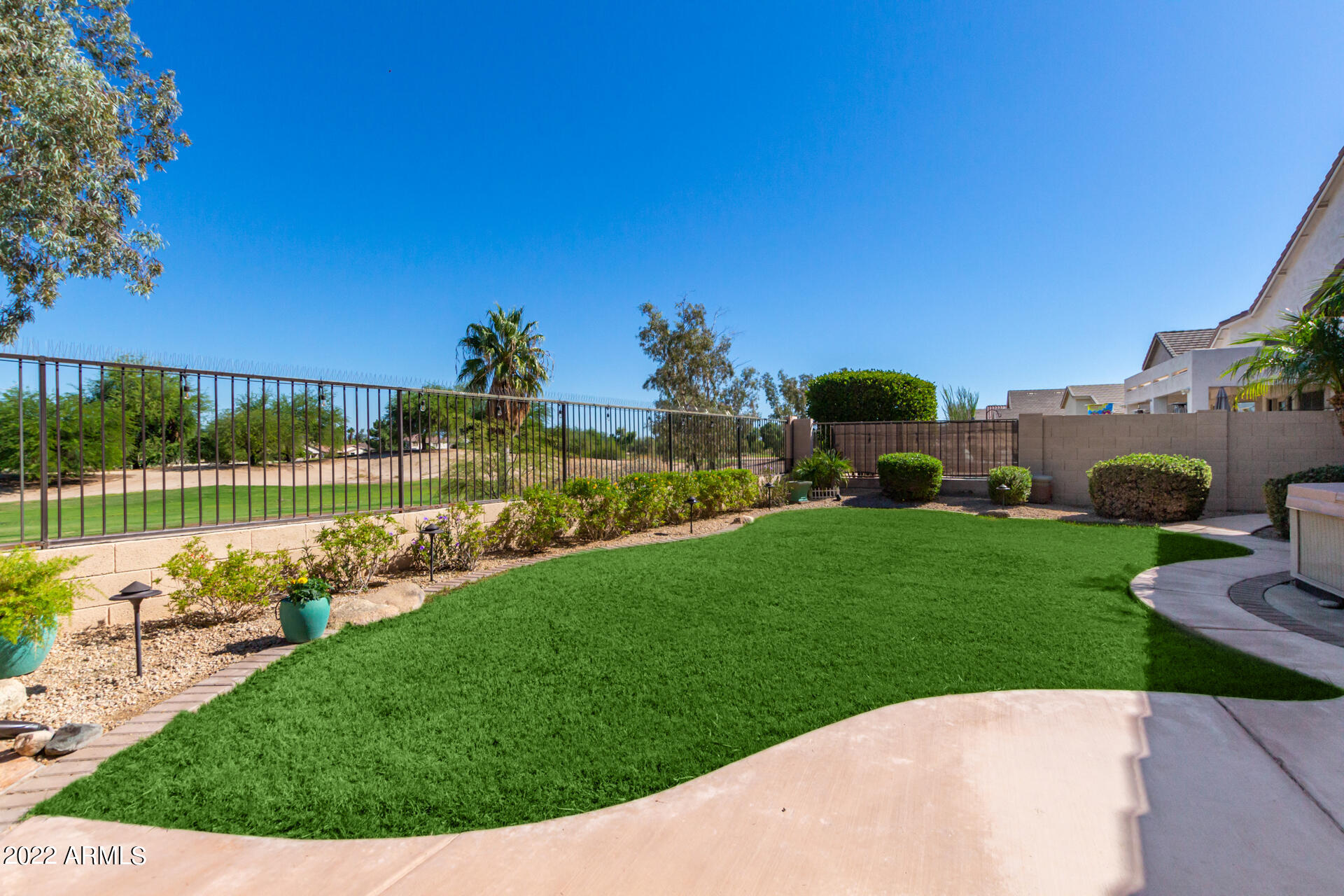 2628 E CARSON Road