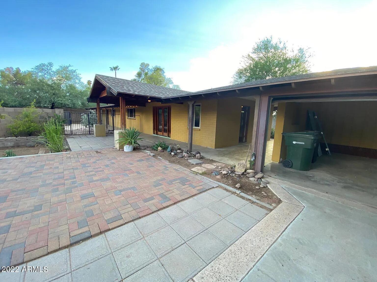 3140 N VALENCIA Lane