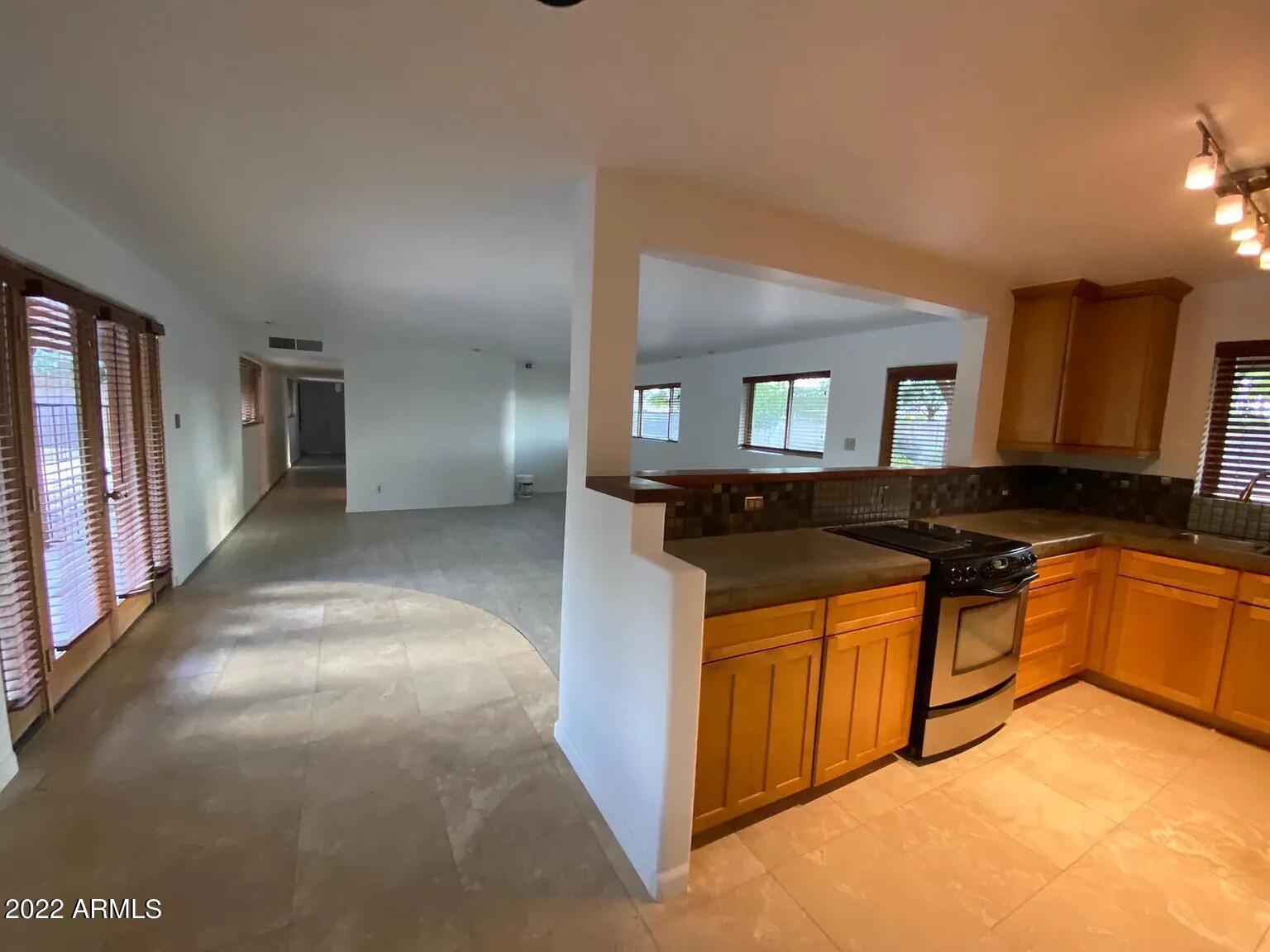 3140 N VALENCIA Lane