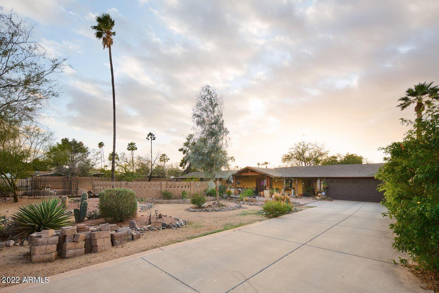 3140 N VALENCIA Lane