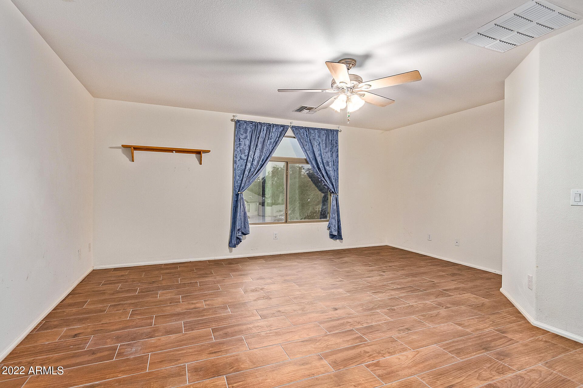 4233 E ARAGONITE Lane