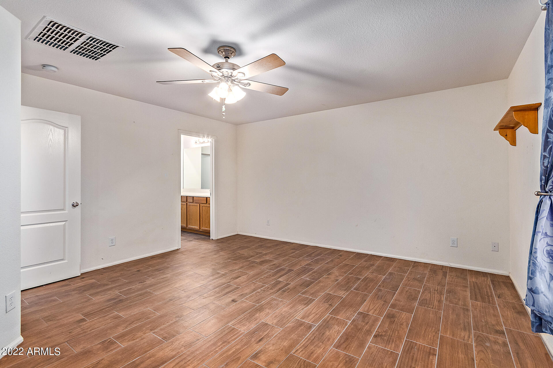 4233 E ARAGONITE Lane
