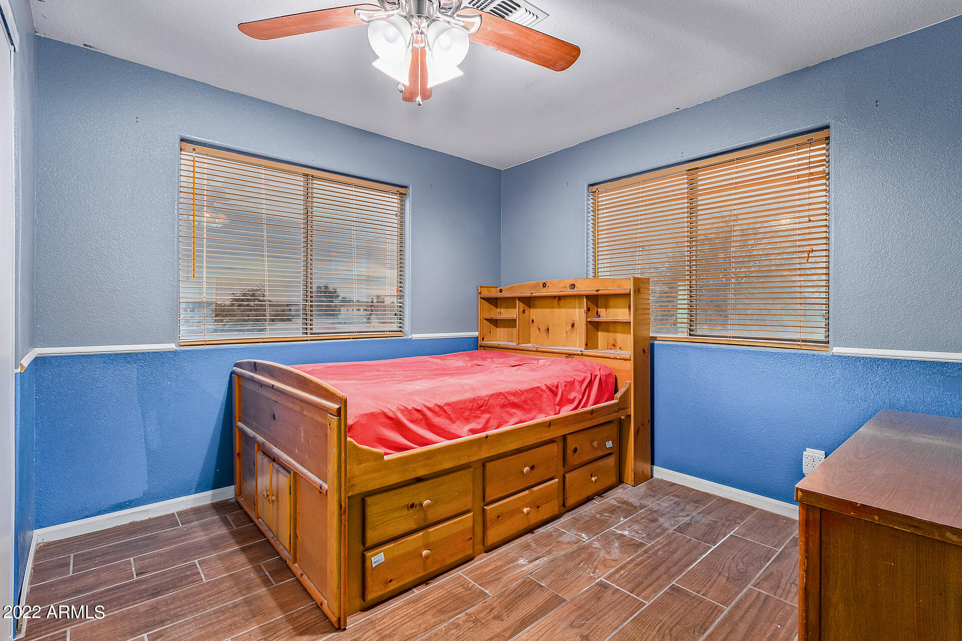 4233 E ARAGONITE Lane