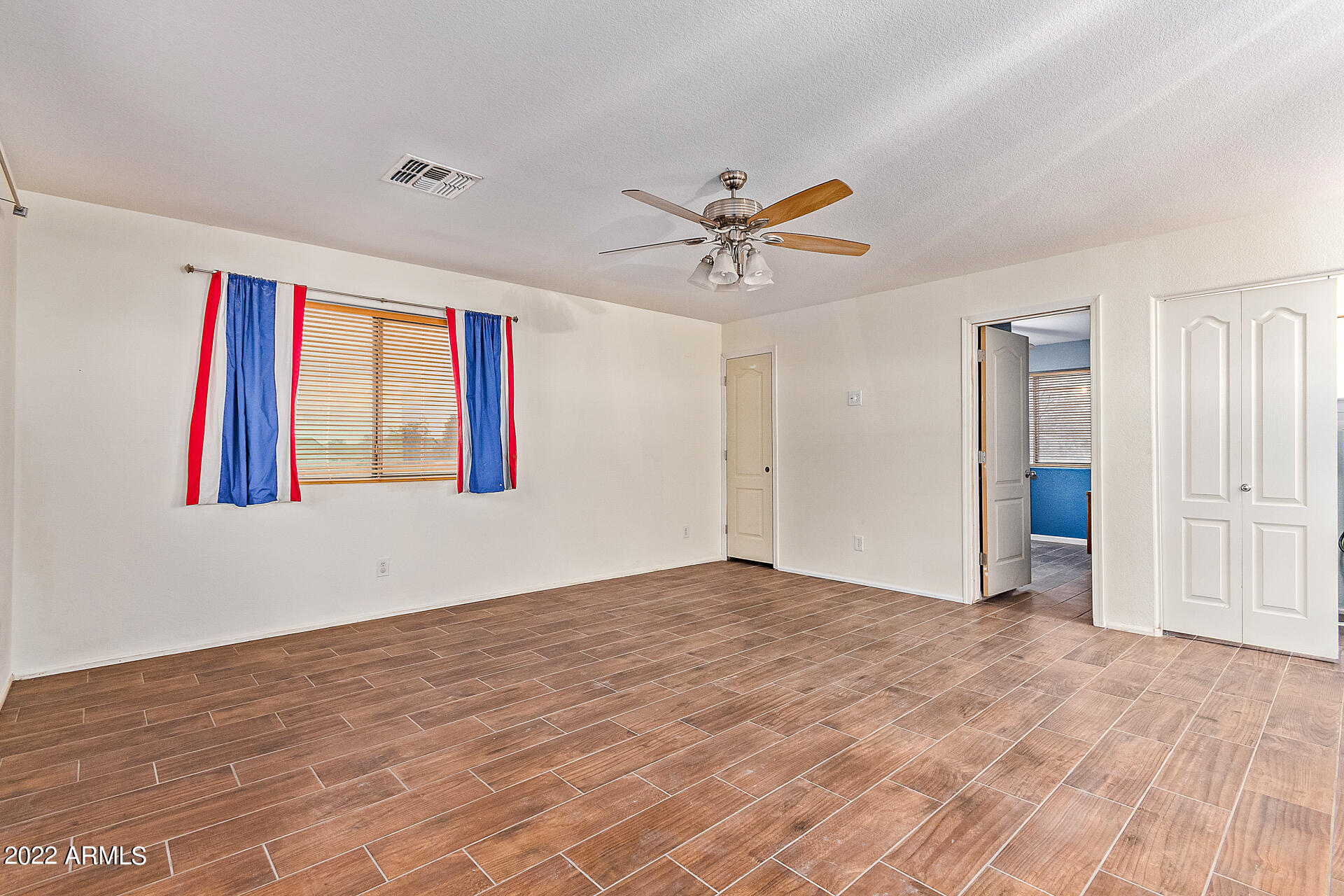 4233 E ARAGONITE Lane
